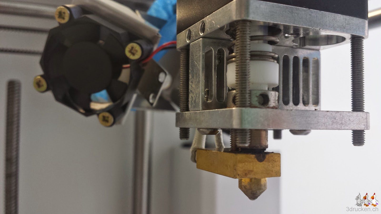 Foto des Druckkopfs am Ultimaker 2 mit demontierter Lüfterverkleidung