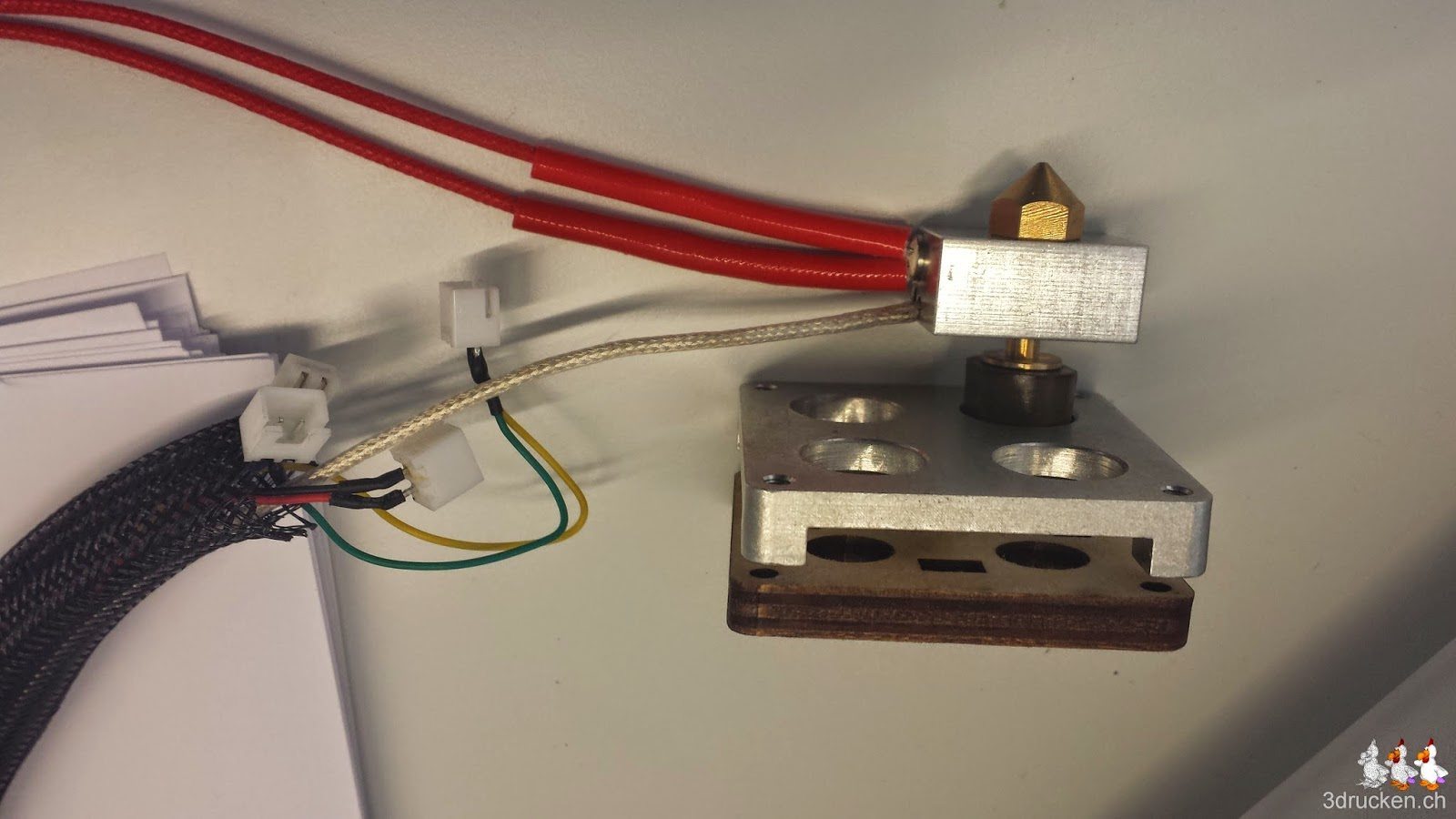 Foto des Ultimaker Original Heizblocks mit Düse und neuer Heizpatrone