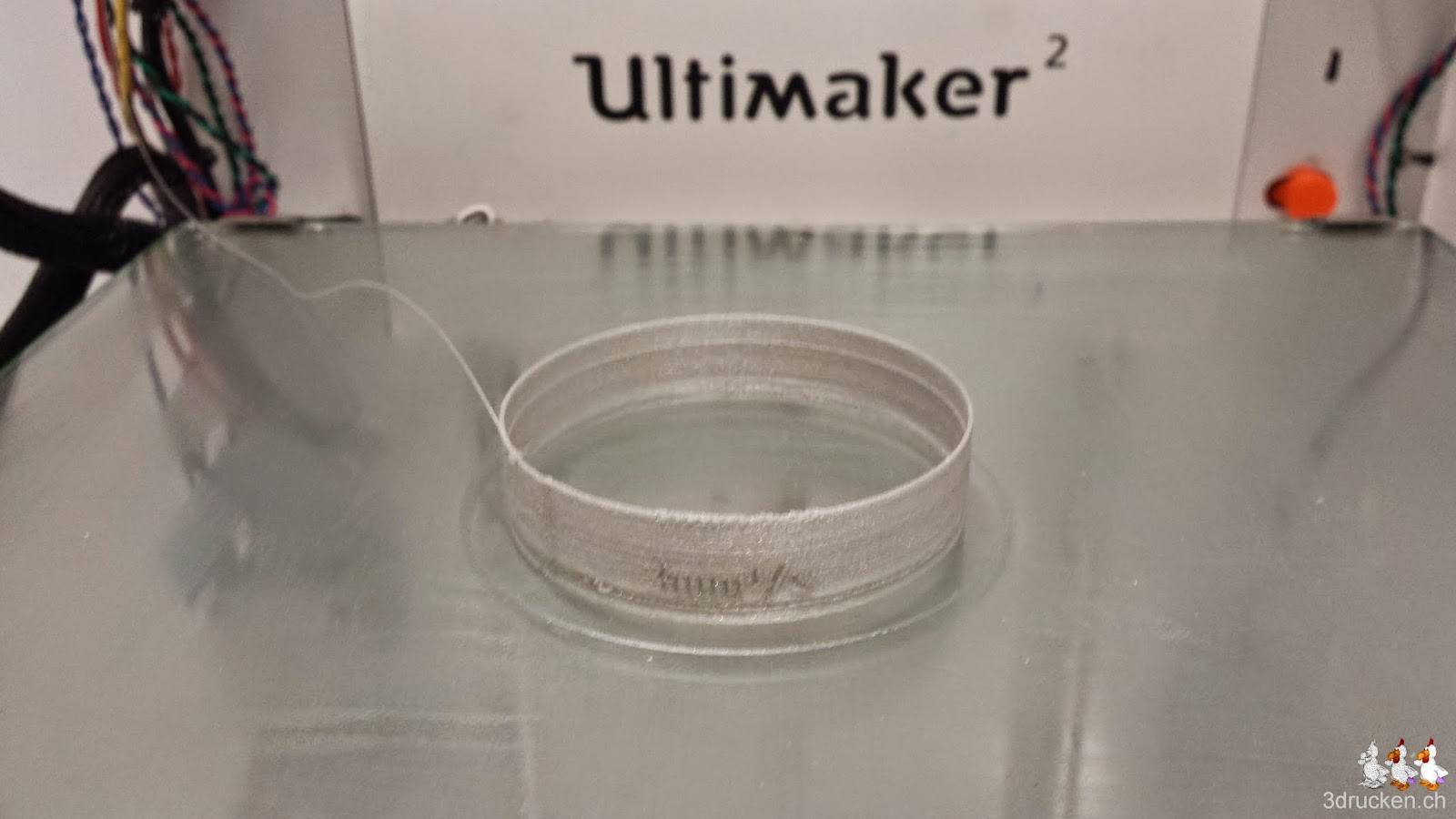 Foto des nächsten Druckversuchs mit der Ultimaker Original Düse am Ultimaker 2 mit frisch ausgerichtetem Drucktisch