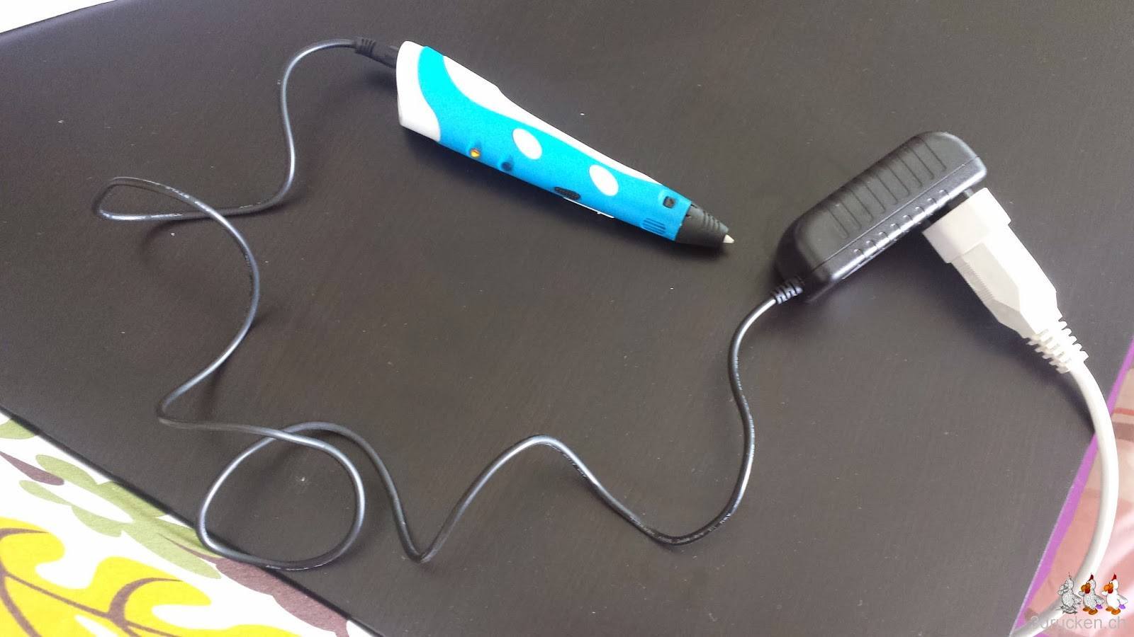 Foto des am Verlängerungskabel eingesteckten 3D-Druckstifts