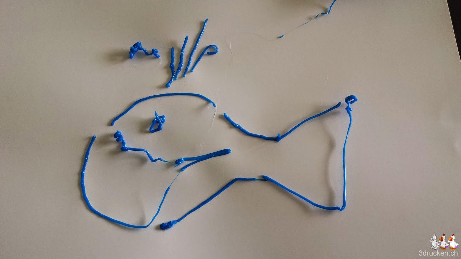 Foto des ersten Objekts in Form eines Wals mit dem 3D-Druckstift gedruckt auf normales Papier