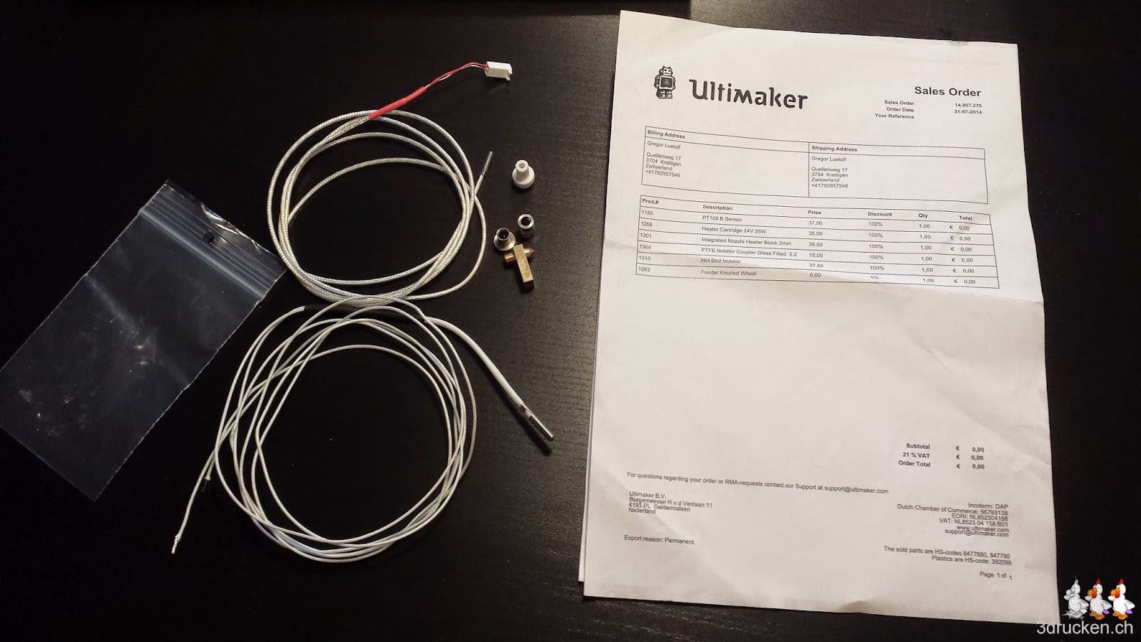 Foto der ausgepackten Ersatzteile für den Ultimaker 2 mit Frachtbrief