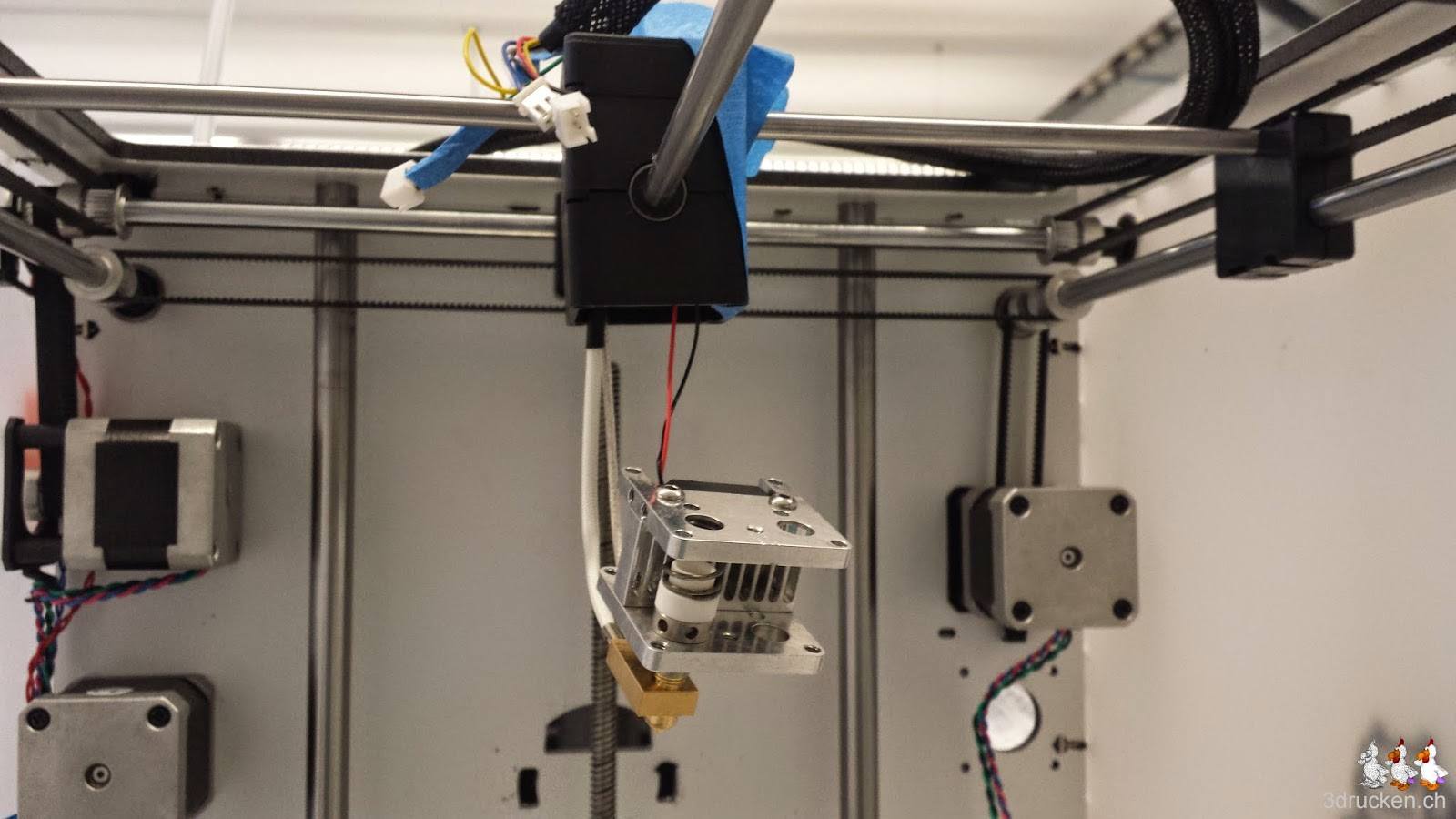 Foto des zur Hälfte wieder zusammengesetzten Druckkopfs am Ultimaker 2