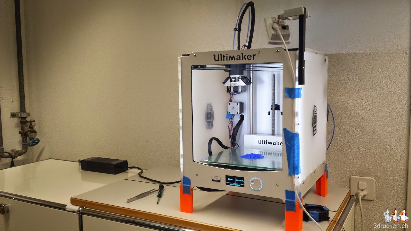 Foto des reparierten Ultimaker 2 zurück an seinem angestammten Platz in unserem DruckLab