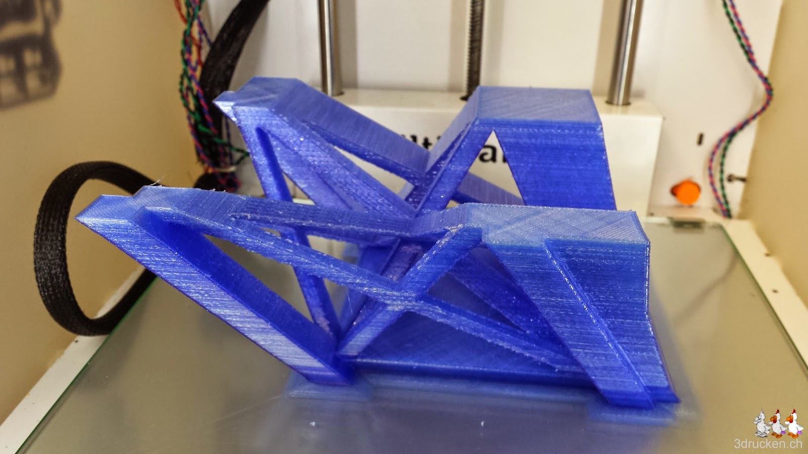 Foto eines der vier zweit untersten Teile des Eiffelturm im Ultimaker 2