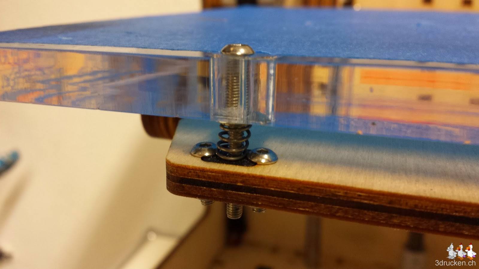 Foto der alten und eher wackligen Halterung der Schraube am Drucktisch des Ultimaker Original
