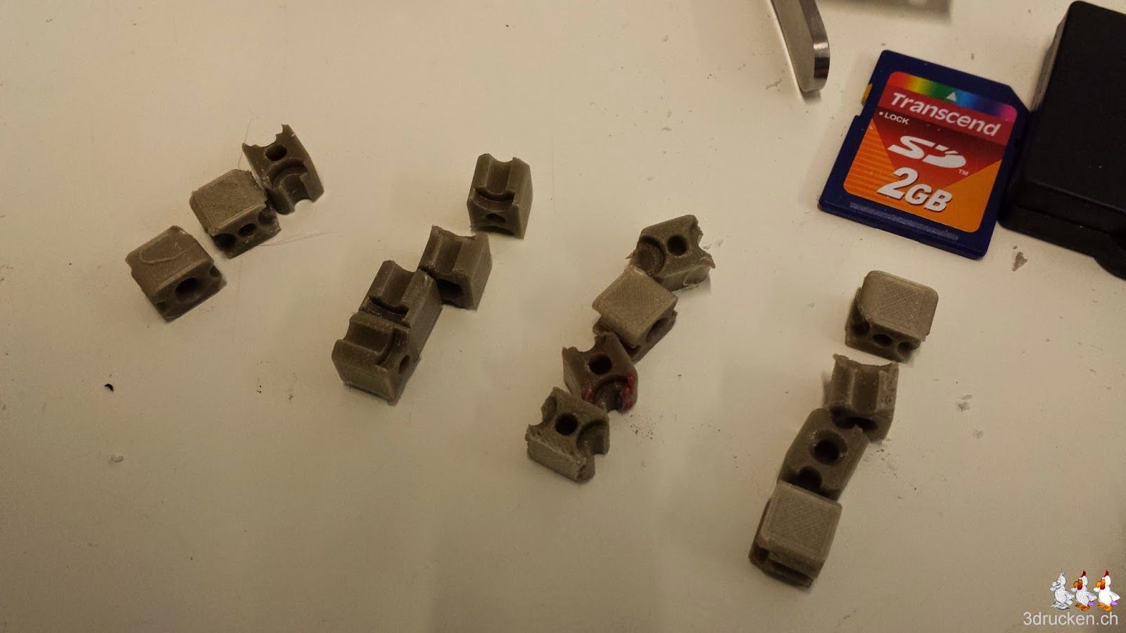 Foto der Drucktischhalterungen für den Ultimaker Original die wir auf Vorrat gedruckt haben