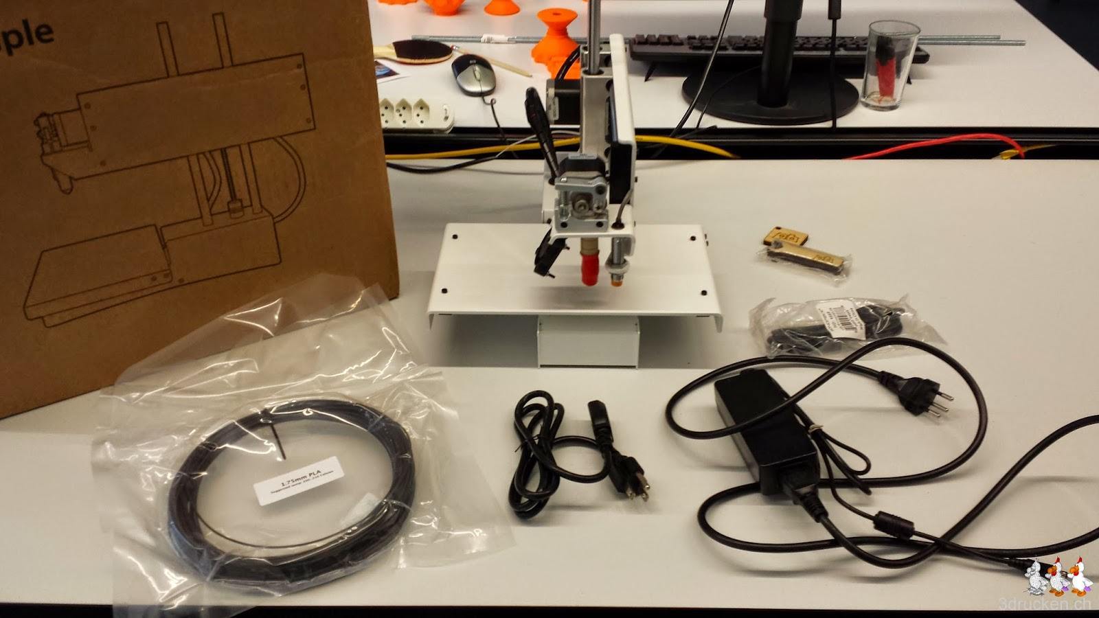 Foto des ausgepackten Inhalts aus der Schachtel des Printrbot Simple Metal