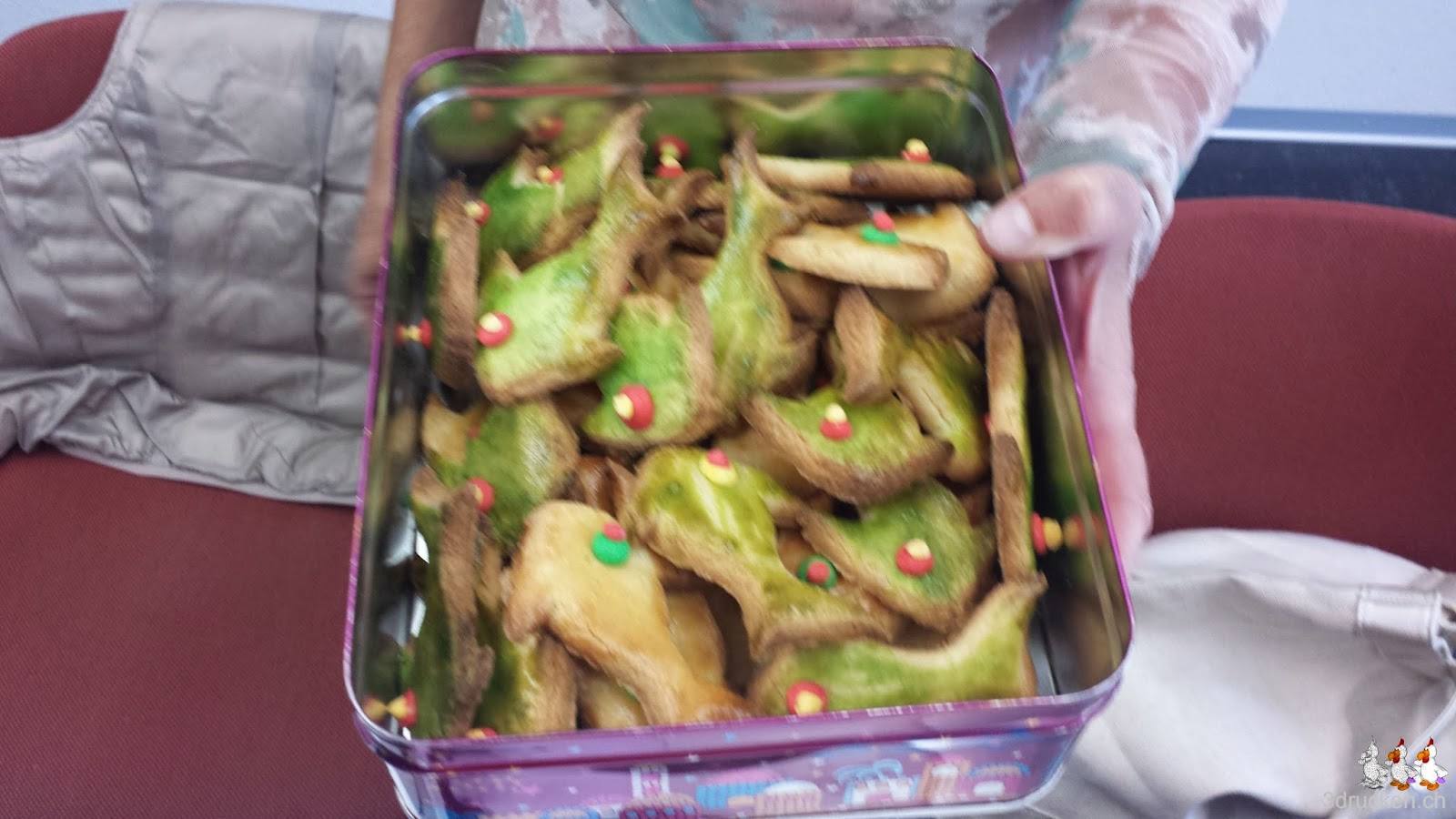 Foto einer Guezlischachtel mit selber gemachten Guezli