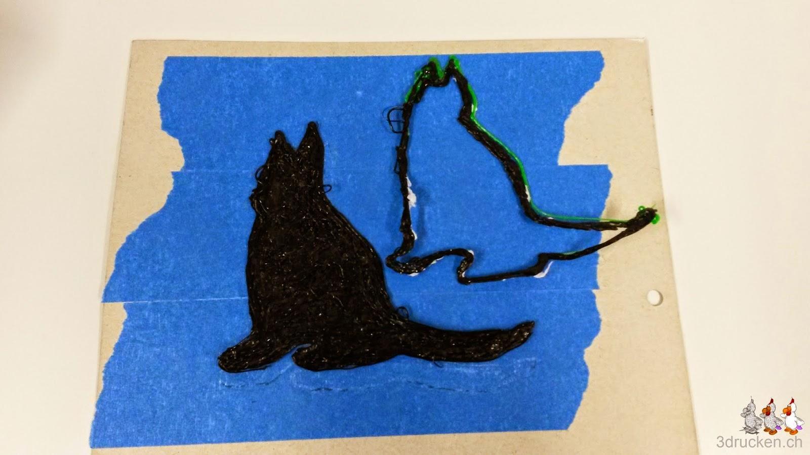 Foto von zwei Druckversuchen mit dem 3Doodler eine Katze zu erstellen