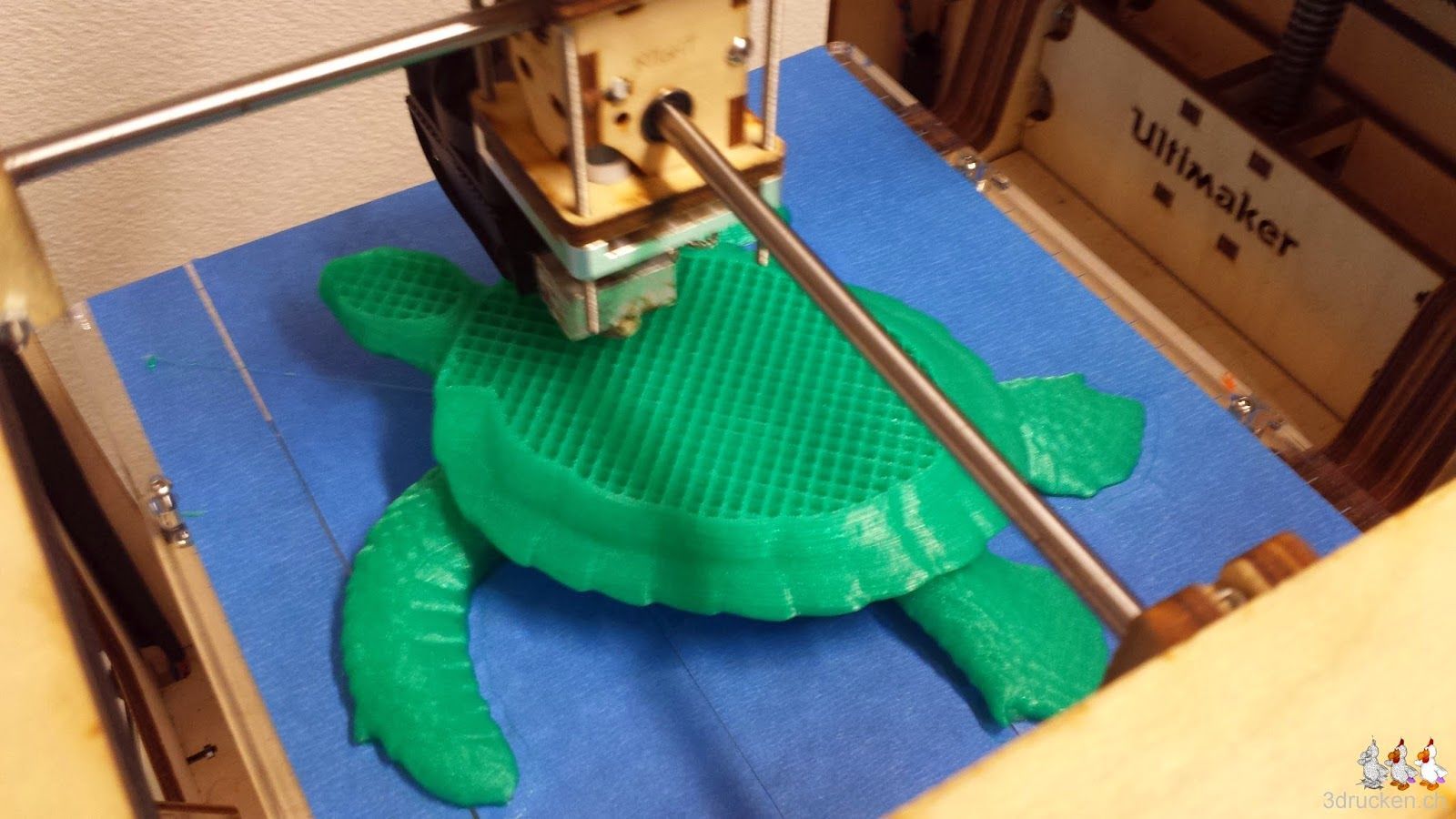 Foto vom weit fortgeschrittenen Druck der Schildkröte auf dem Ultimaker Original