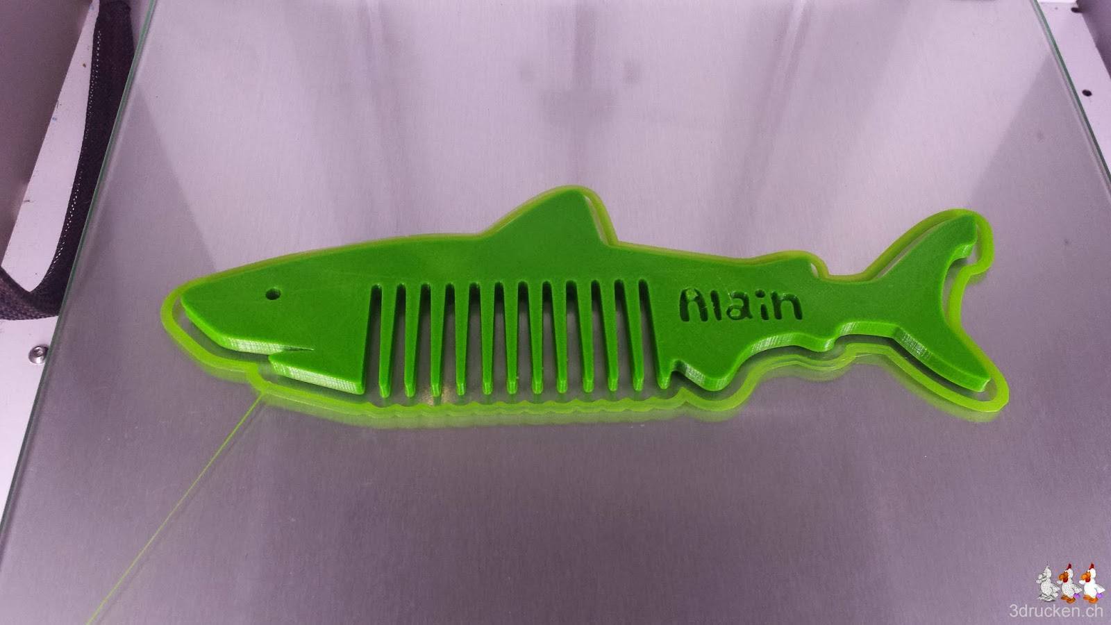 Foto des erfolgreich fertig gedruckten Hai-Kamms für Alain auf dem Drucktisch des Ultimaker 2