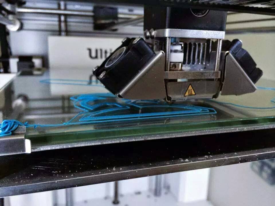 Foto des Druckkopfs des Ultimaker 2 während des Drucks der Guezliförmli