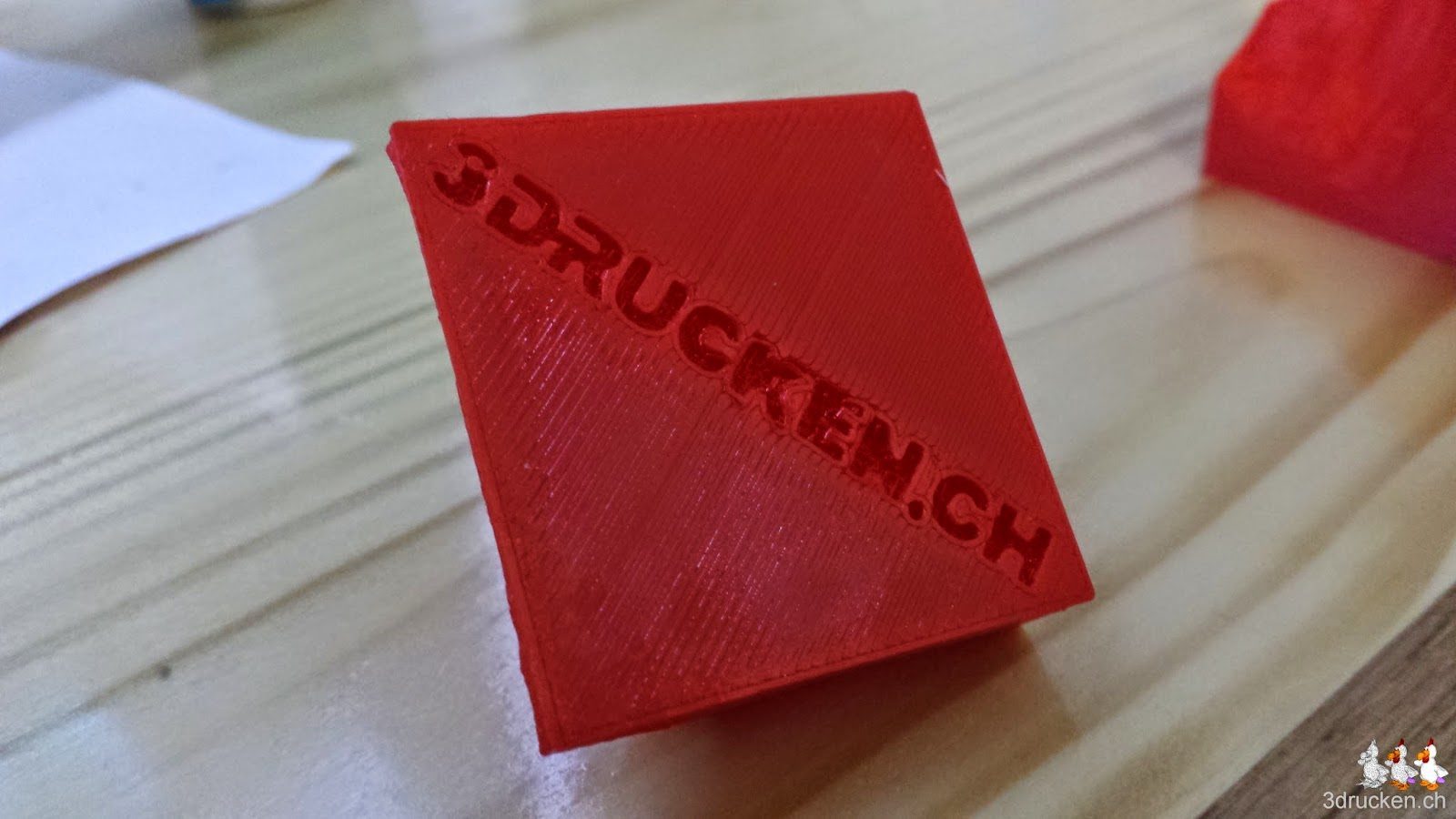 Foto des ersten gedruckten Versuchs mit Schriftzug unten am Modell des Matterhorns