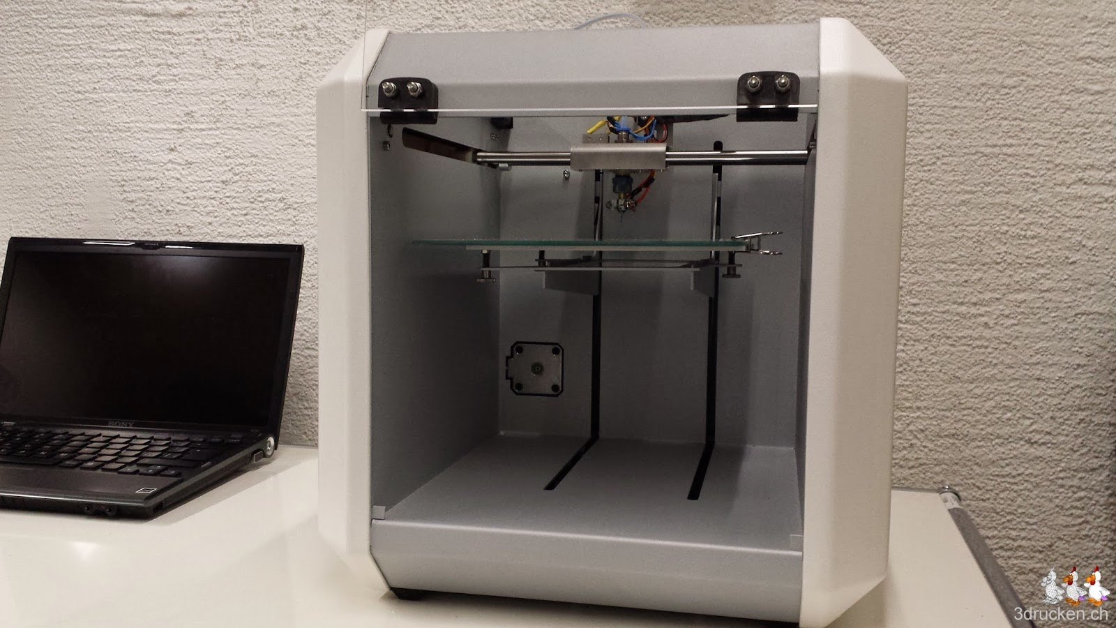 Foto vom Innenraum des NEO von vorne aufgenommen