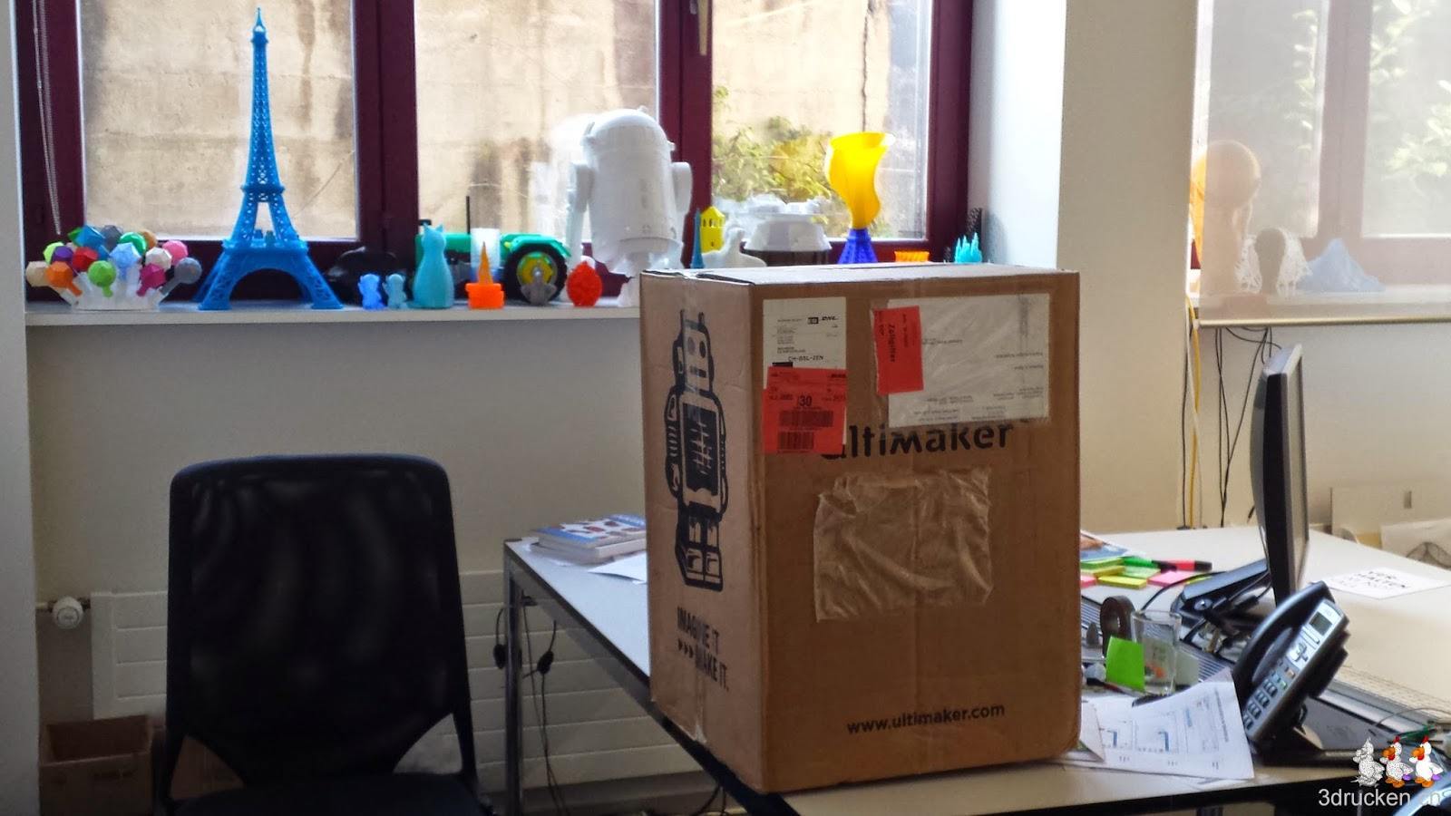 Foto des neu eingetroffenen Kartons mit dem zweiten Ultimaker 2 drin
