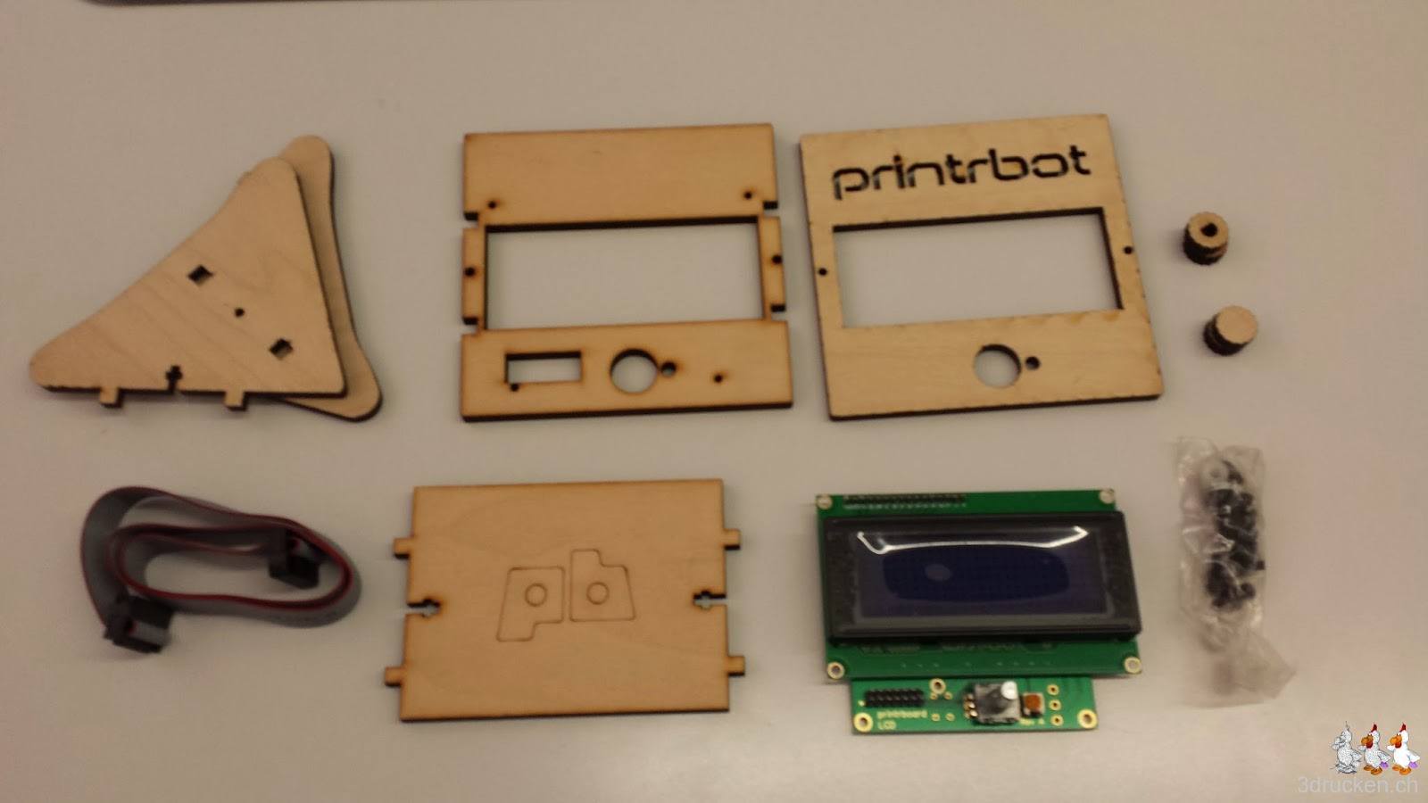 Foto der Einzelteile des LCD Control Kits des Printrbot Simple Metal