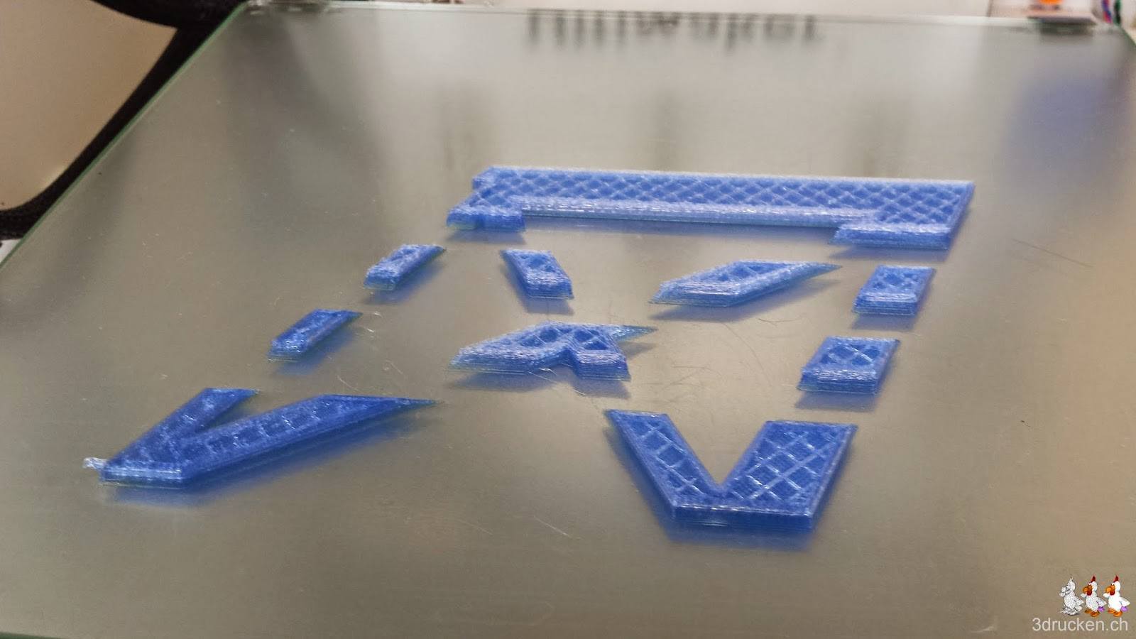 Foto des abgebrochenen Drucks eines Eiffelturm-Teils mit neuem Macor Isolator