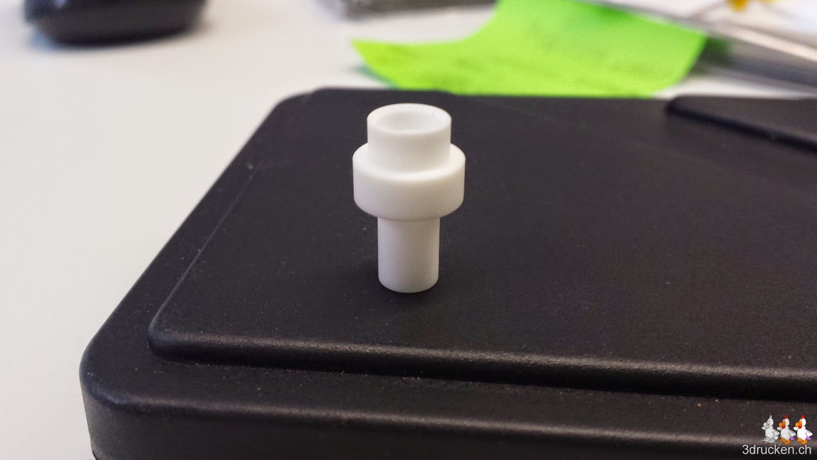 Foto eines Macor Isolators aus der Nähe