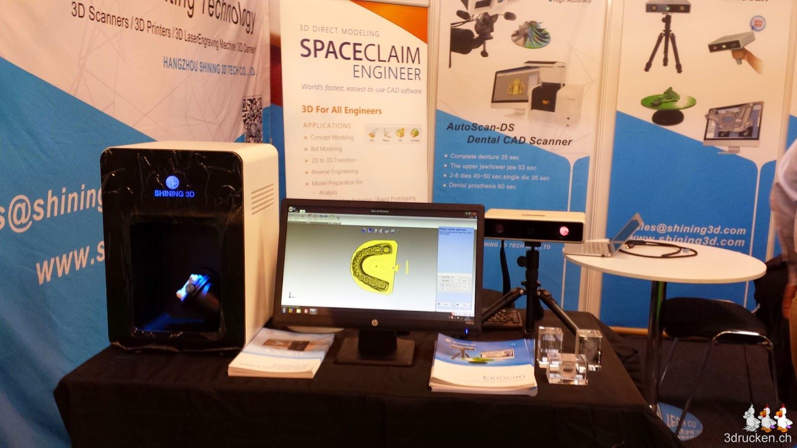 Foto vom Stand von Shining 3D Tech mit ihrem 3D-Scanner