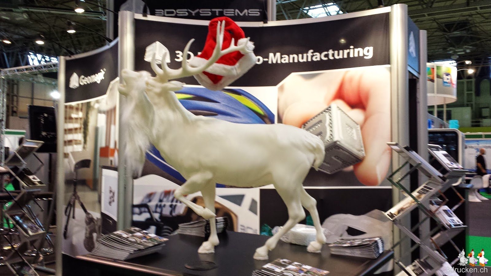 Foto des grossen Hirschs am Stand von 3D Systems