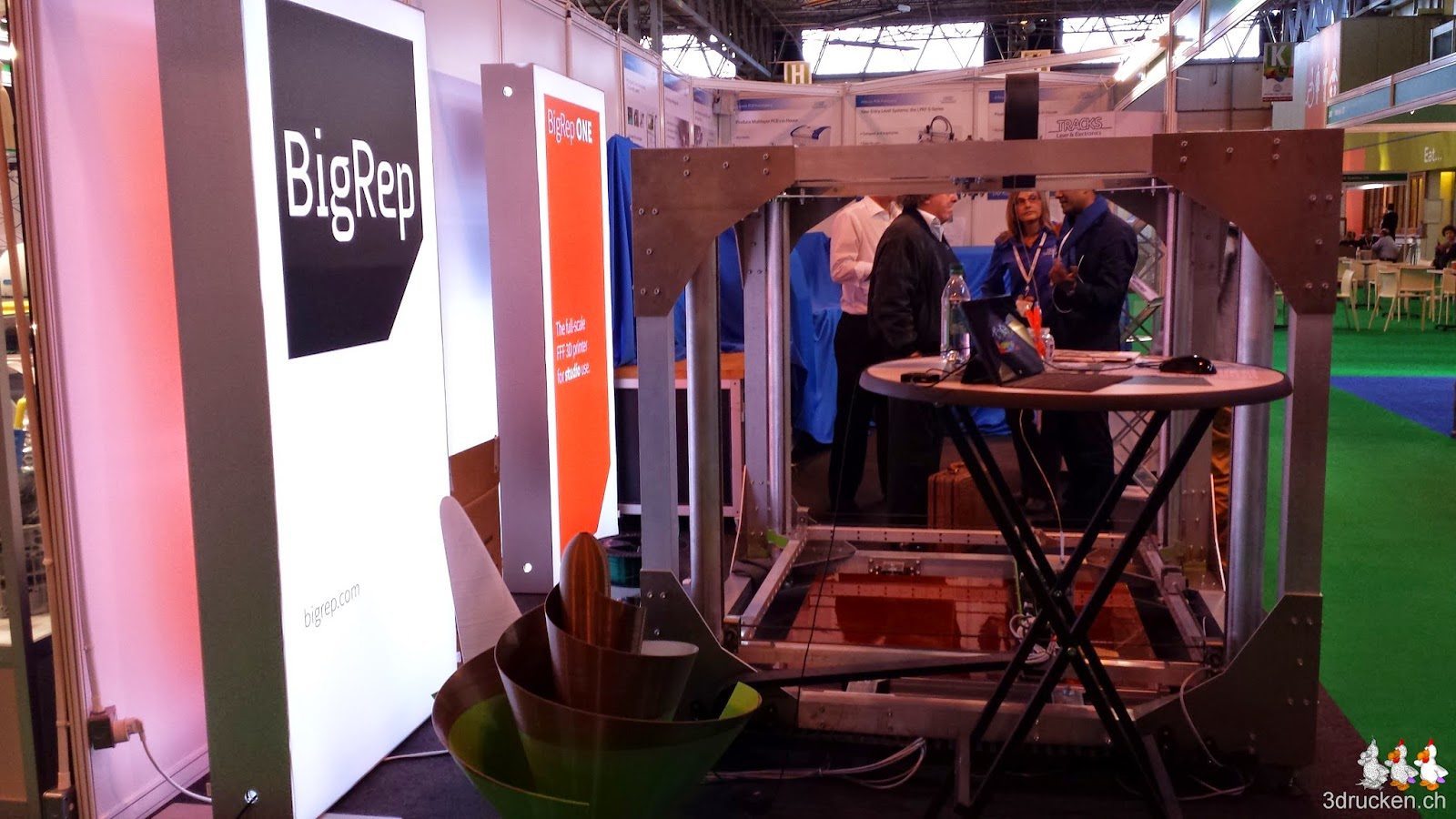 Foto des BigRep 3D-Druckers am Stand von BigRep an der TCT Show 2014 in Birmingham