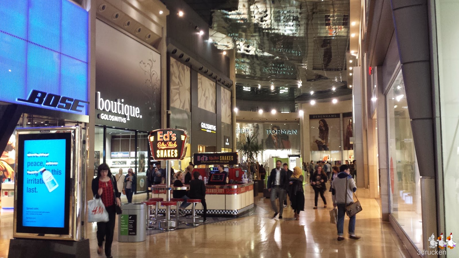 Foto aus dem Einkaufszentrum abends in Birmingham