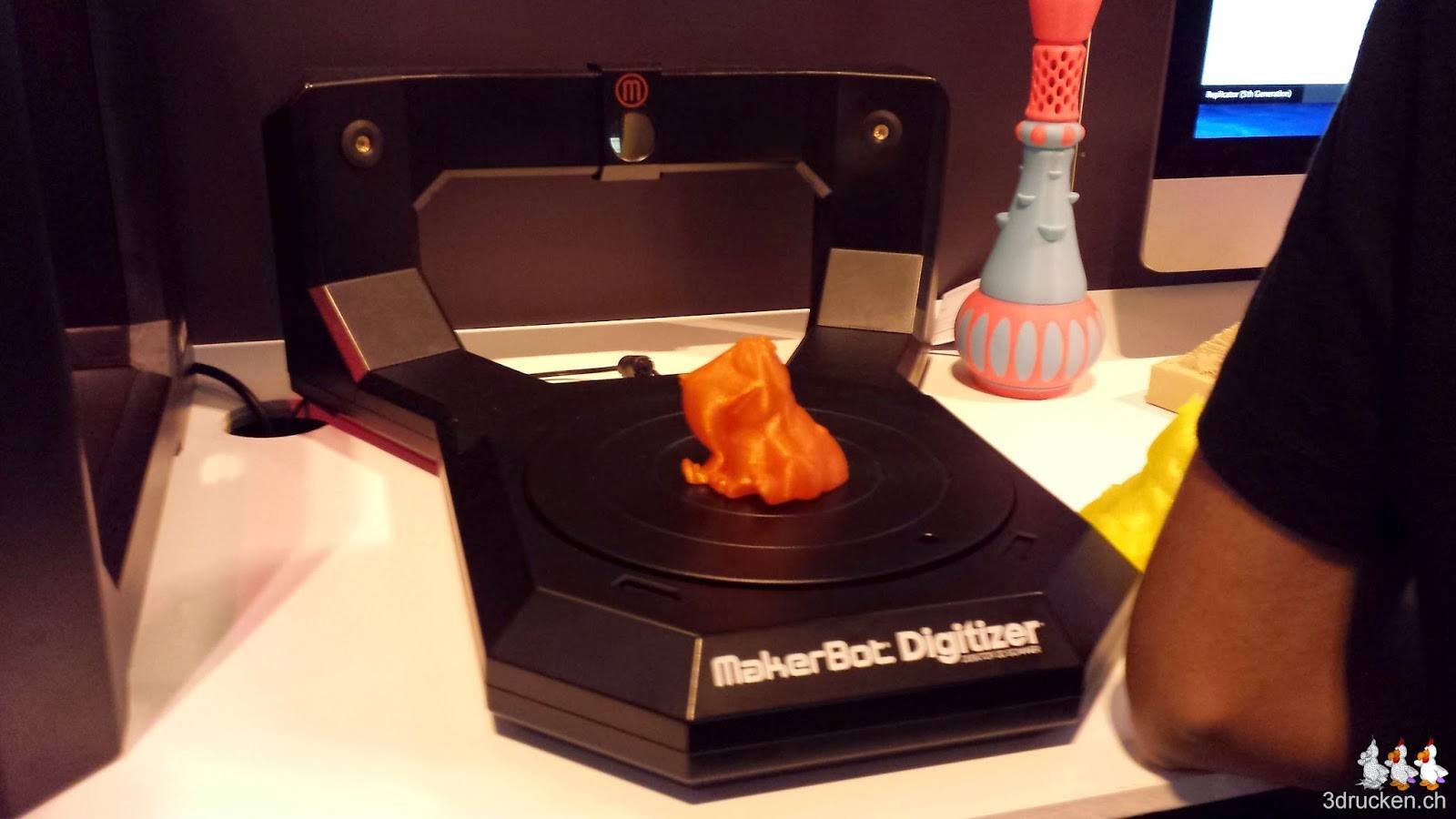 Foto des MakerBot Digitizer am Stand von Makerbot an der TCT Show 2014 in Birmingham