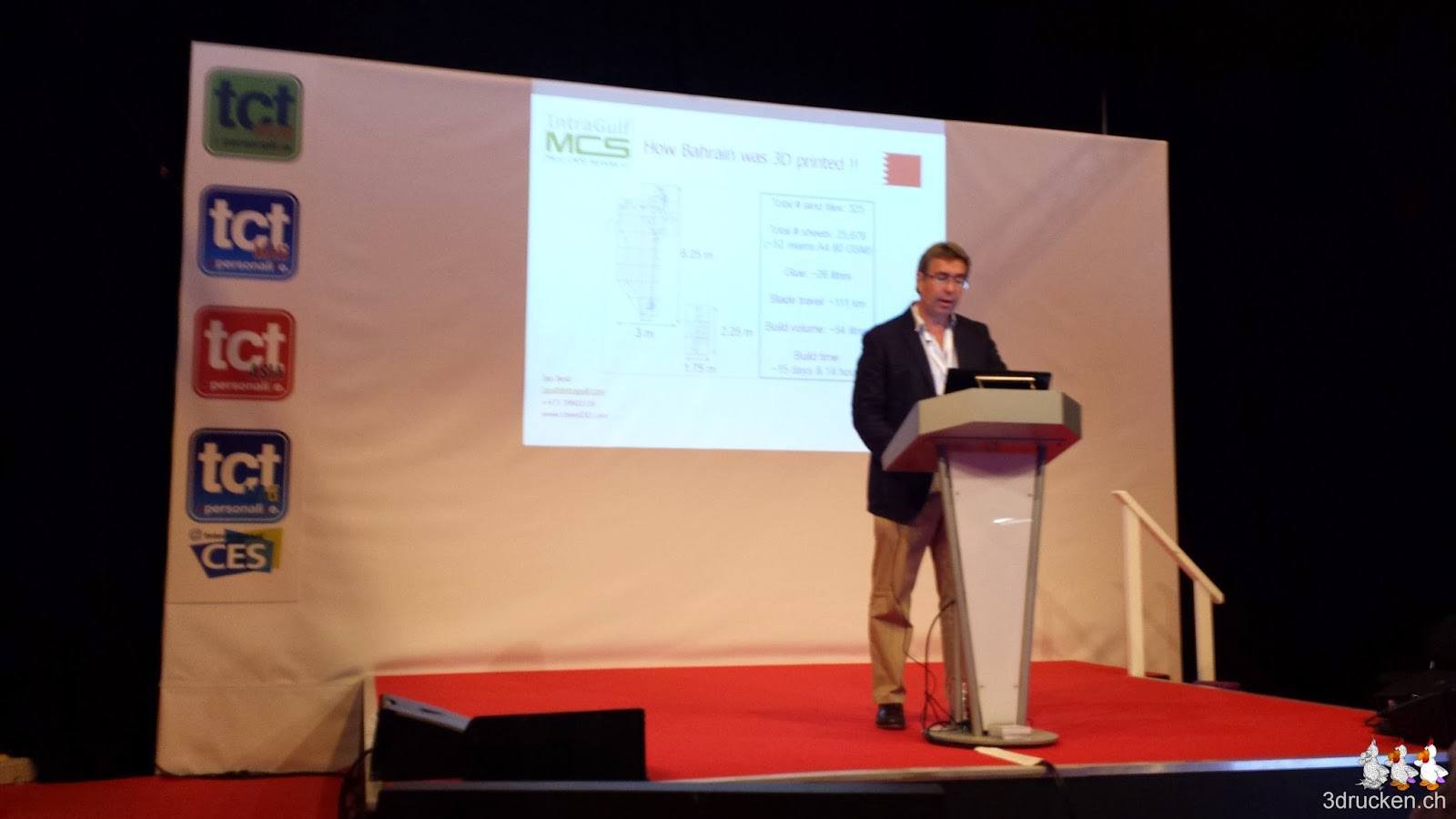 Foto von Ian Best bei seinem Vortrag zur Erstellung des Reliefs von Bahrain an der TCT Show 2014 in Birmingham