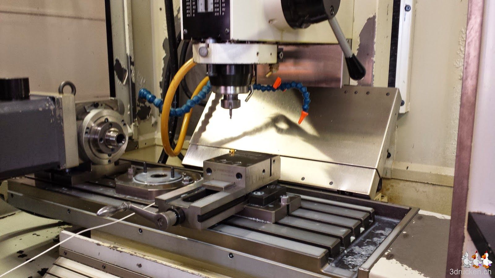 Foto einer Profimaschine von FiberOptic mit eingespannter Düse des Ultimaker 2