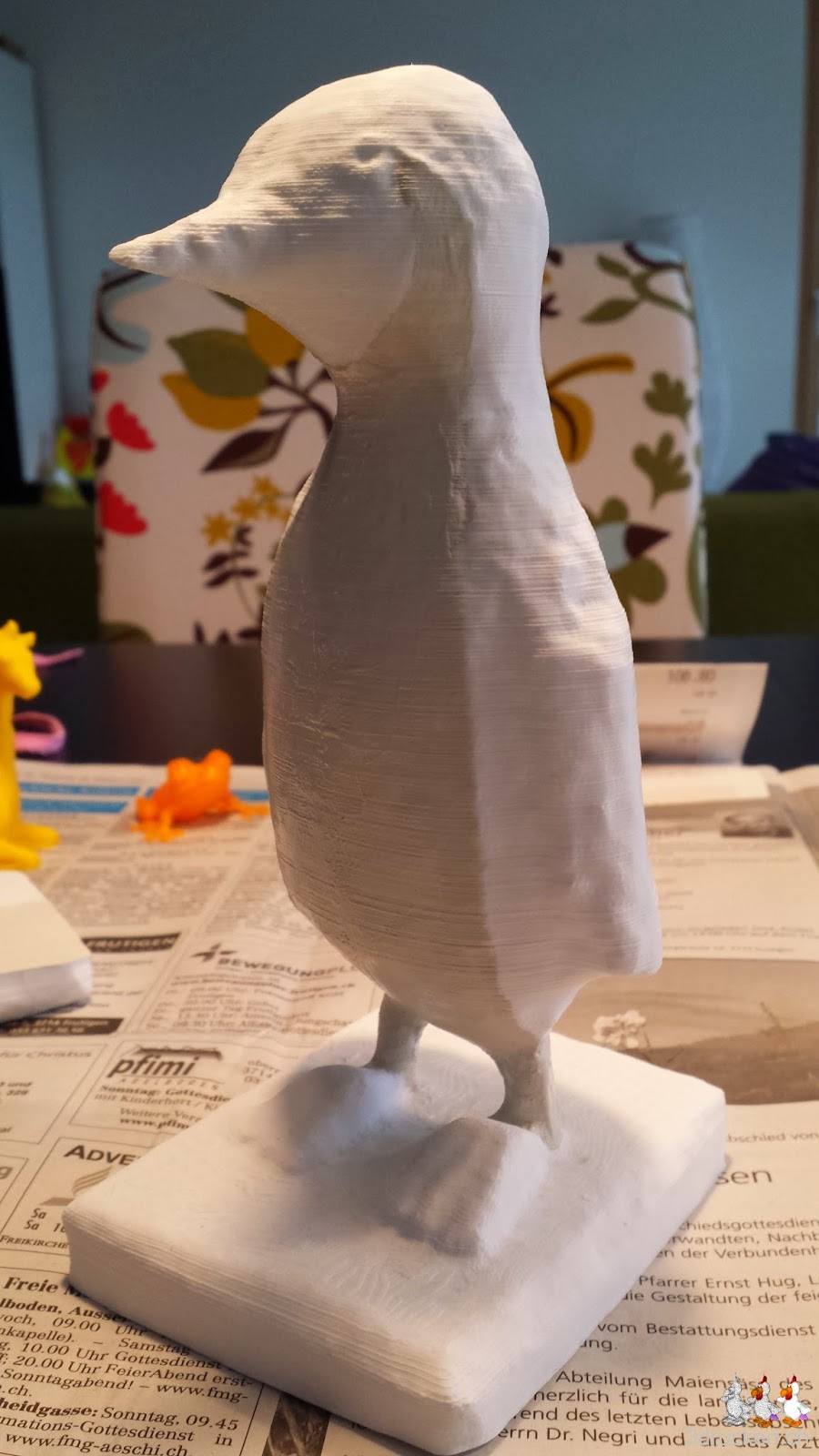 Foto des Pinguins nach dem Anstrich mit Weiss (Eierschalen)