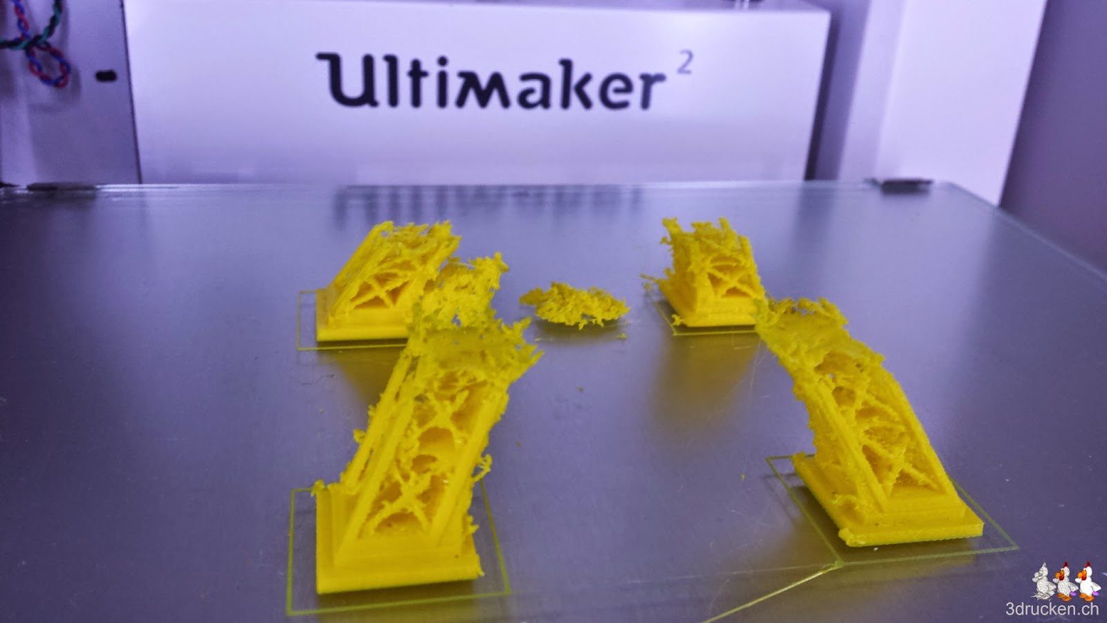 Foto des misslungenen Drucks des Eiffelturms auf dem Ultimaker 2