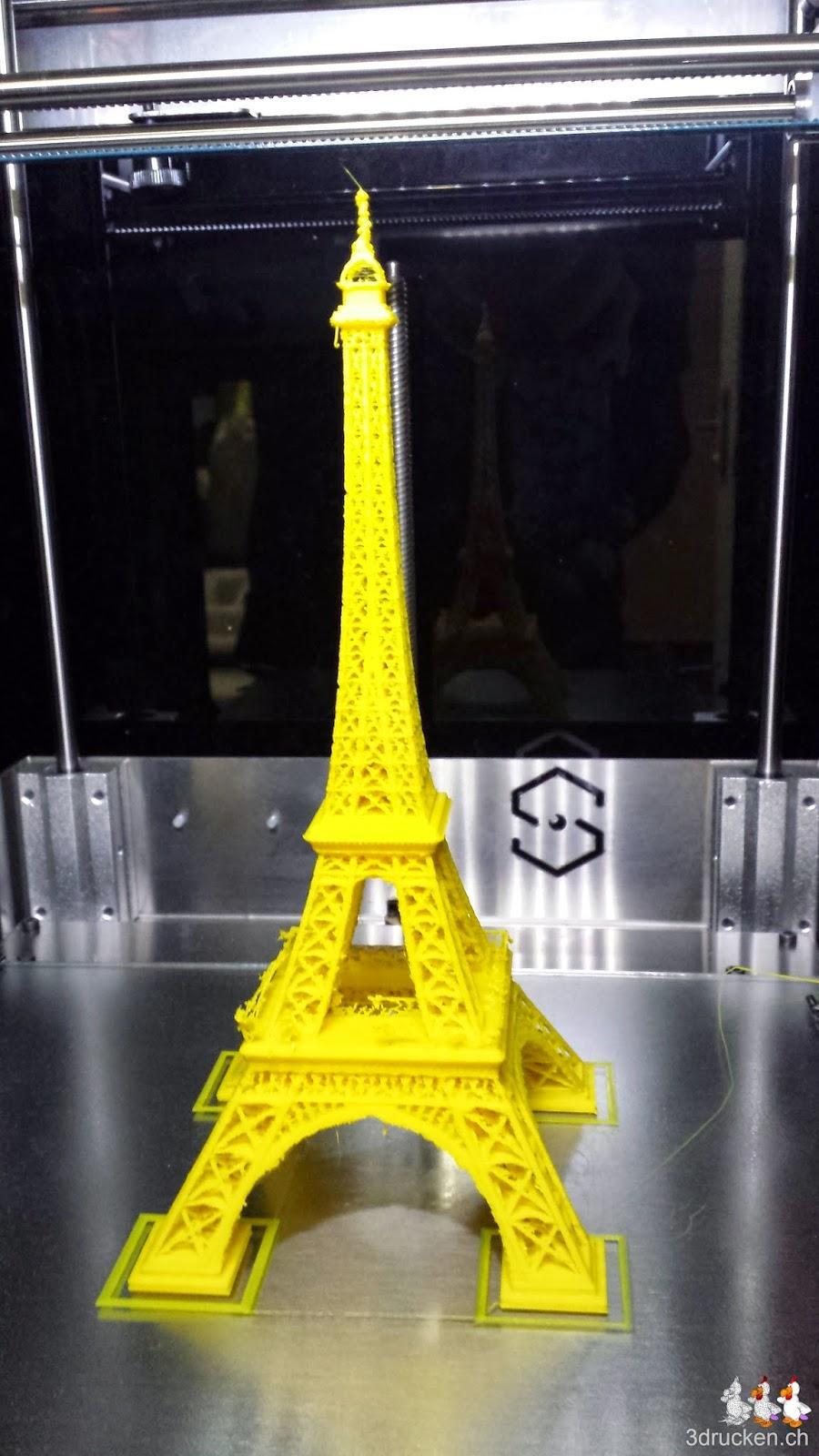 Foto des Eiffelturms gedruckt aus gelbem PLA auf dem Sharebot Next Generation