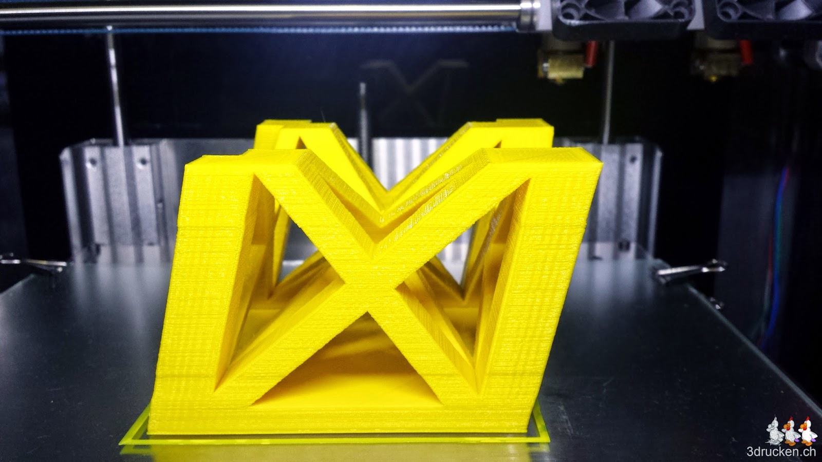 Weiterer Probedruck eines Eiffelturm-Teils in Gelb auf dem Sharebot Next Generation