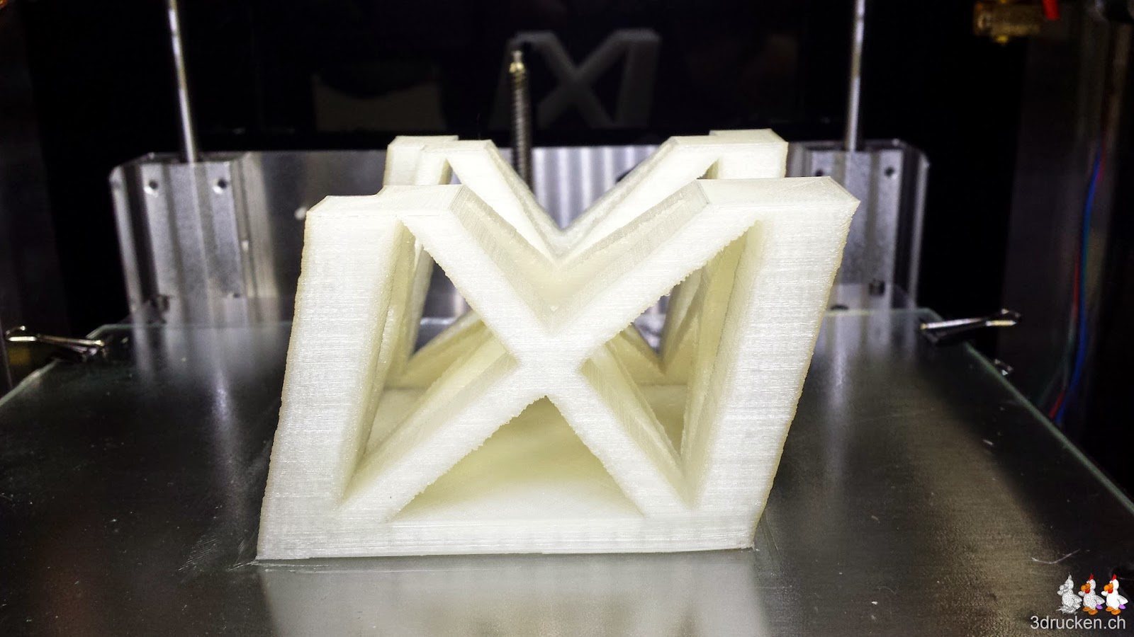 Foto des selben Eiffelturm-Teilstücks, erneut mit leichten X/Y-Verschiebungen auf dem Sharebot Next Generation gedruckt