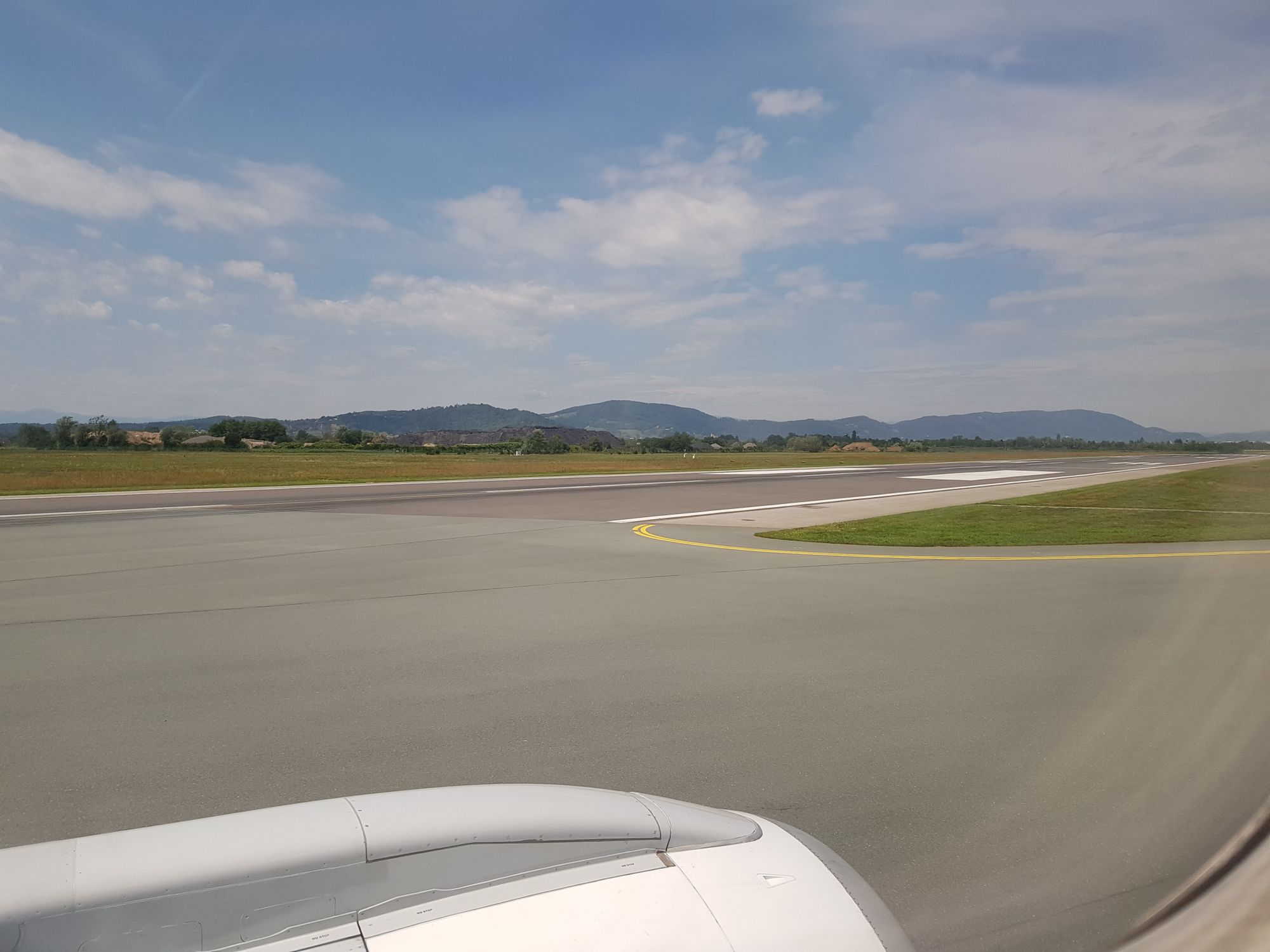 Landepiste in Graz, fotografiert aus dem Flugzeug.