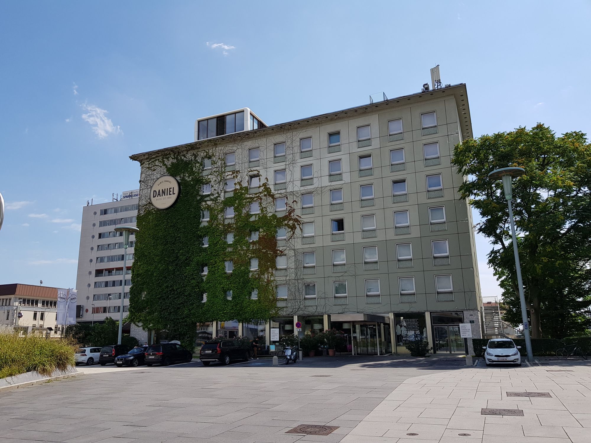 Frontansicht des Hotel Daniel. 