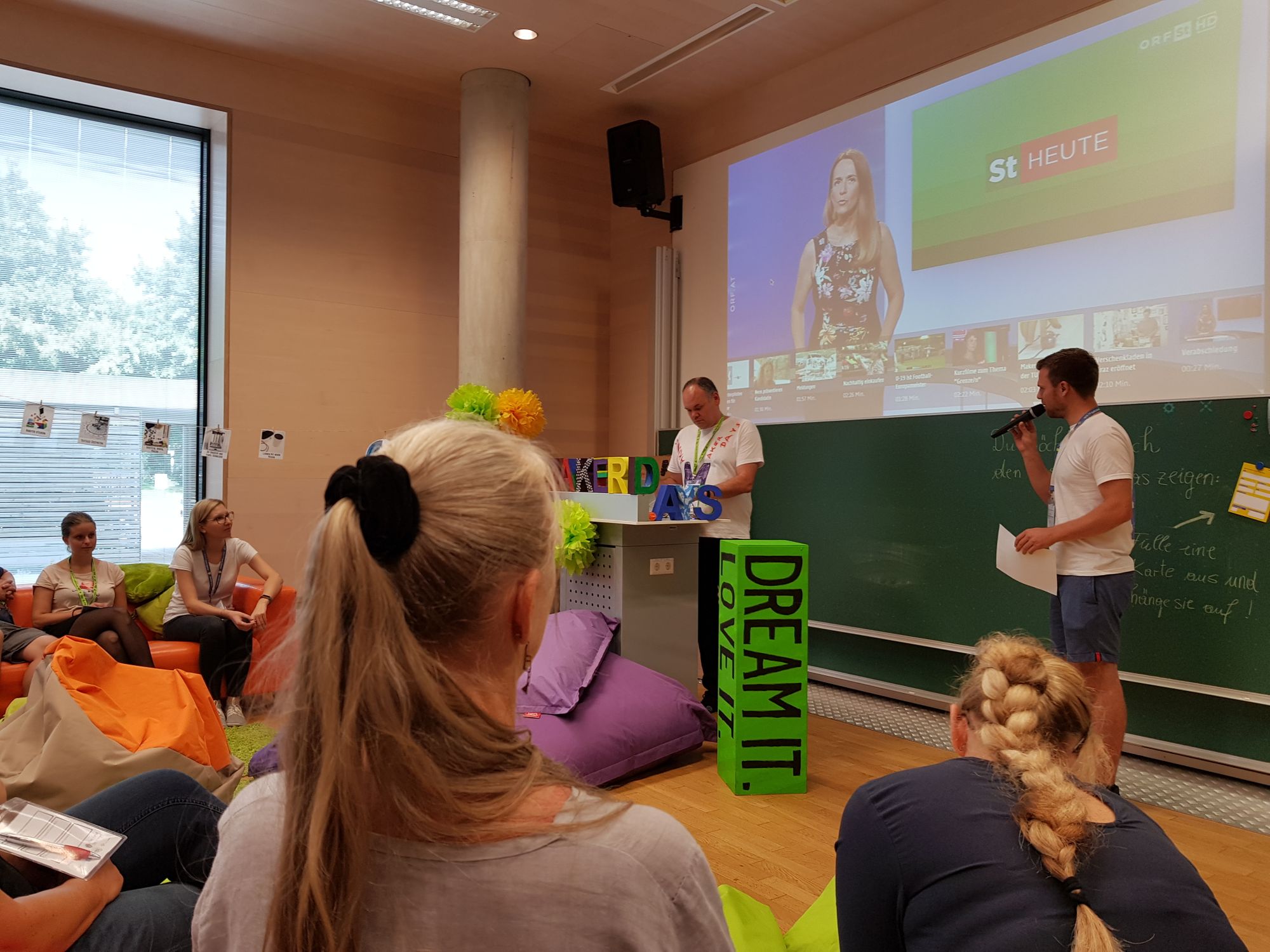 Martin Ebner eröffnet die Inputs mit dem Beitrag des ORF vom Vortag. 