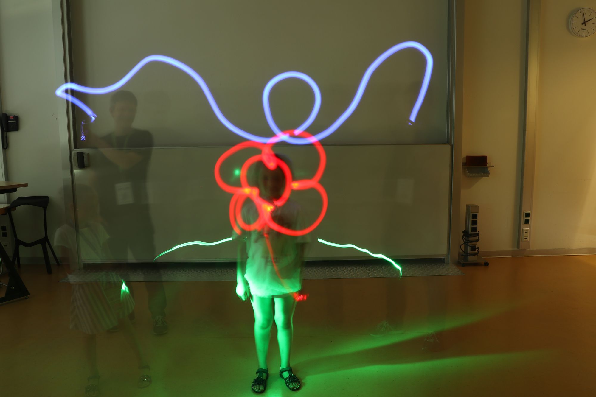 Gemeinsames Zeichnen mit Licht, das ist Light Painting an den MAKER DAYS. 