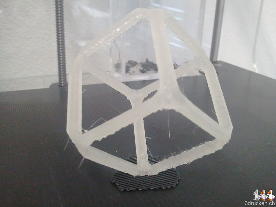 Würfel auf einer Ecke stehend