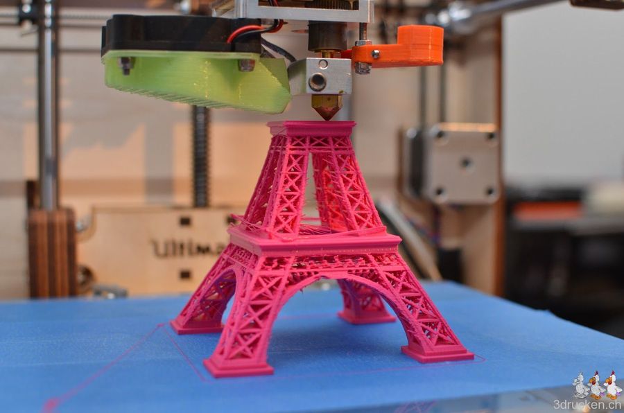 Eiffelturm in Magenta