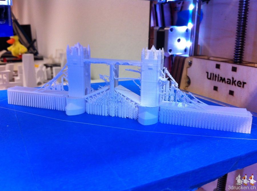 Tower Bridge mit generiertem Support