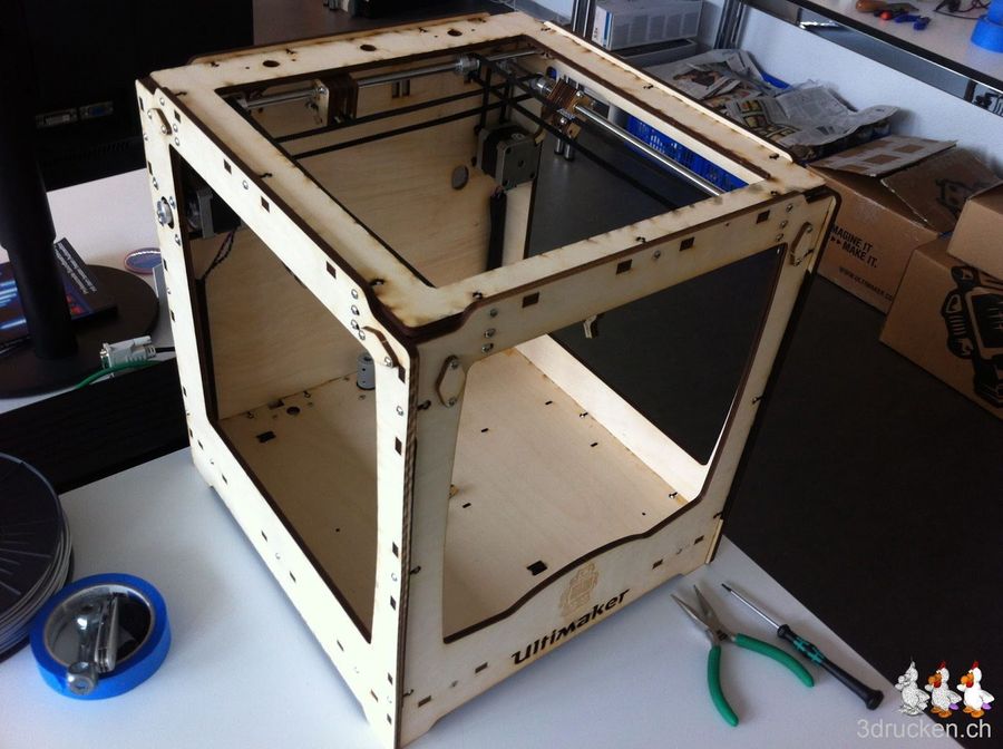 Ultimaker: Motoren und Axes montiert