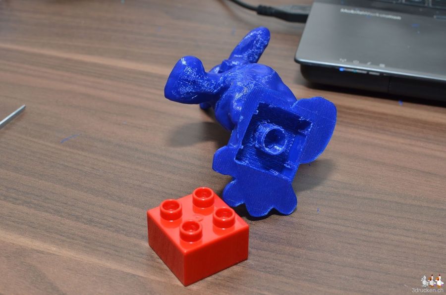 Güggel mit Duplo Steckfuss