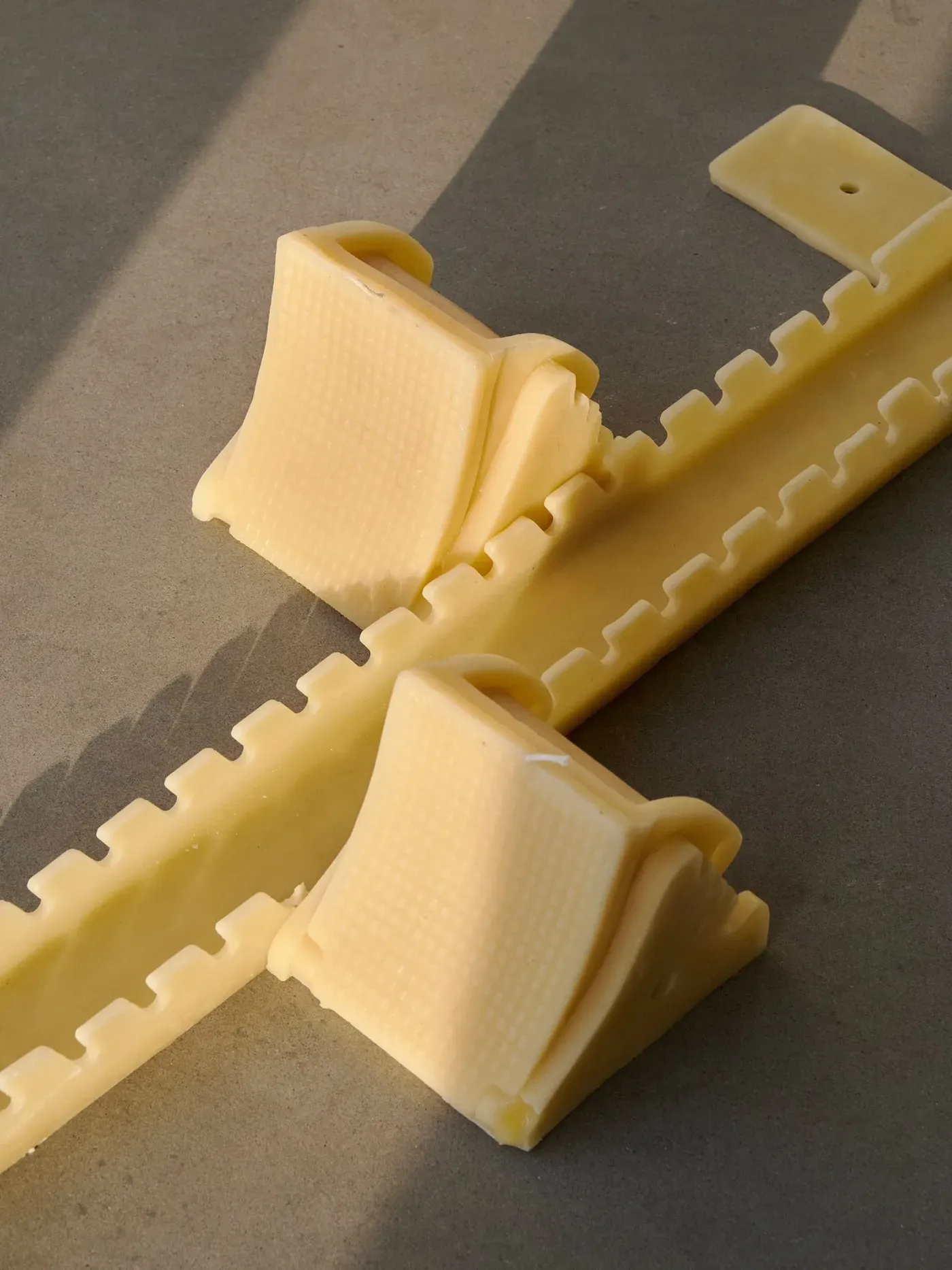 painting by natalie brehmer, sprint (2024), depicting children in dreamlike tones, presented at wehrmühle biesenthal for some degree of friction 2025.