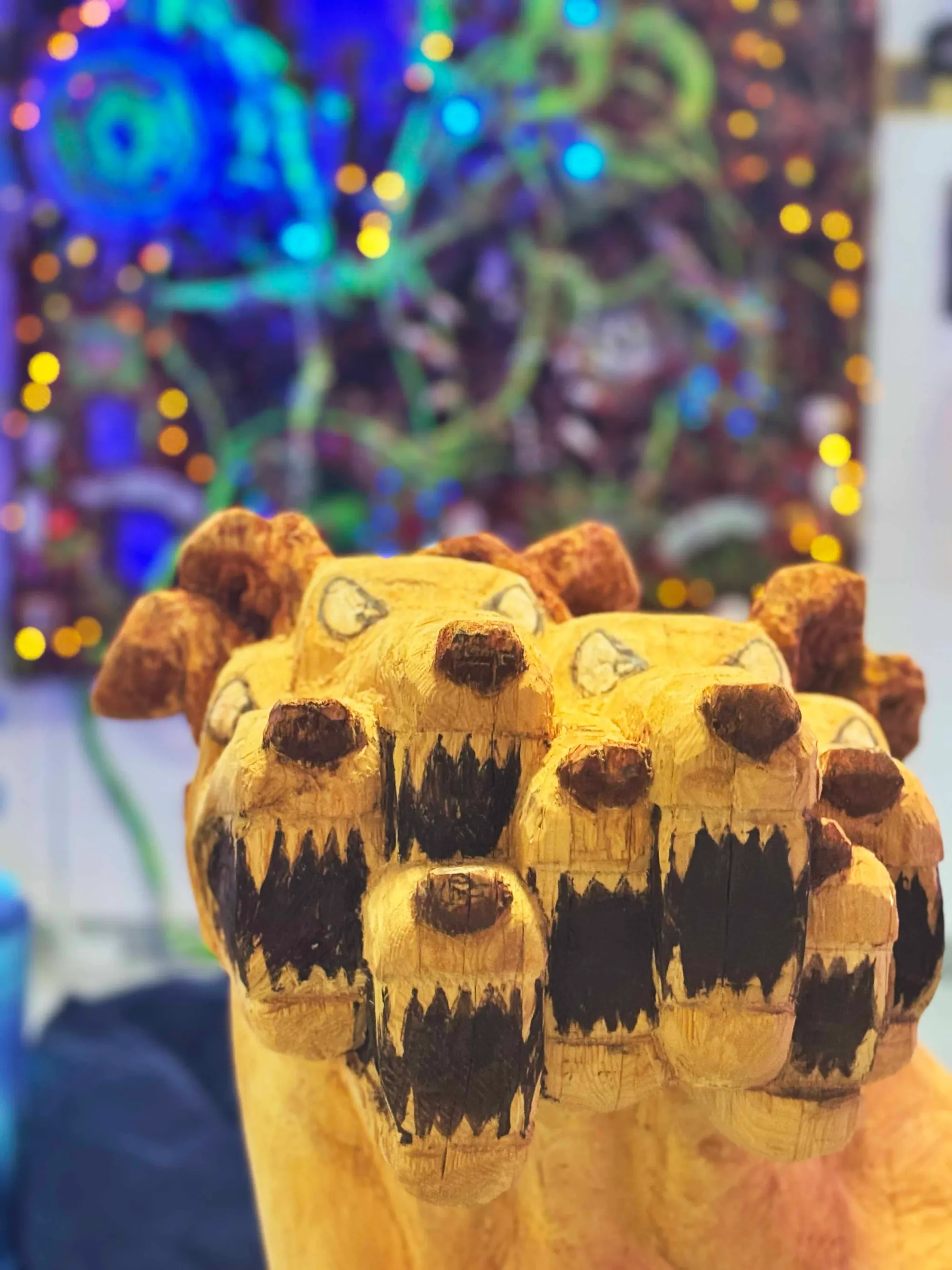 Parallel Vienna 2025: Wooden sculpture by Martin Krammer with multiple carved heads and open mouths, exhibited with Art Collection Schlichtner in the Project Statements section at the Otto Wagner Areal, Vienna.