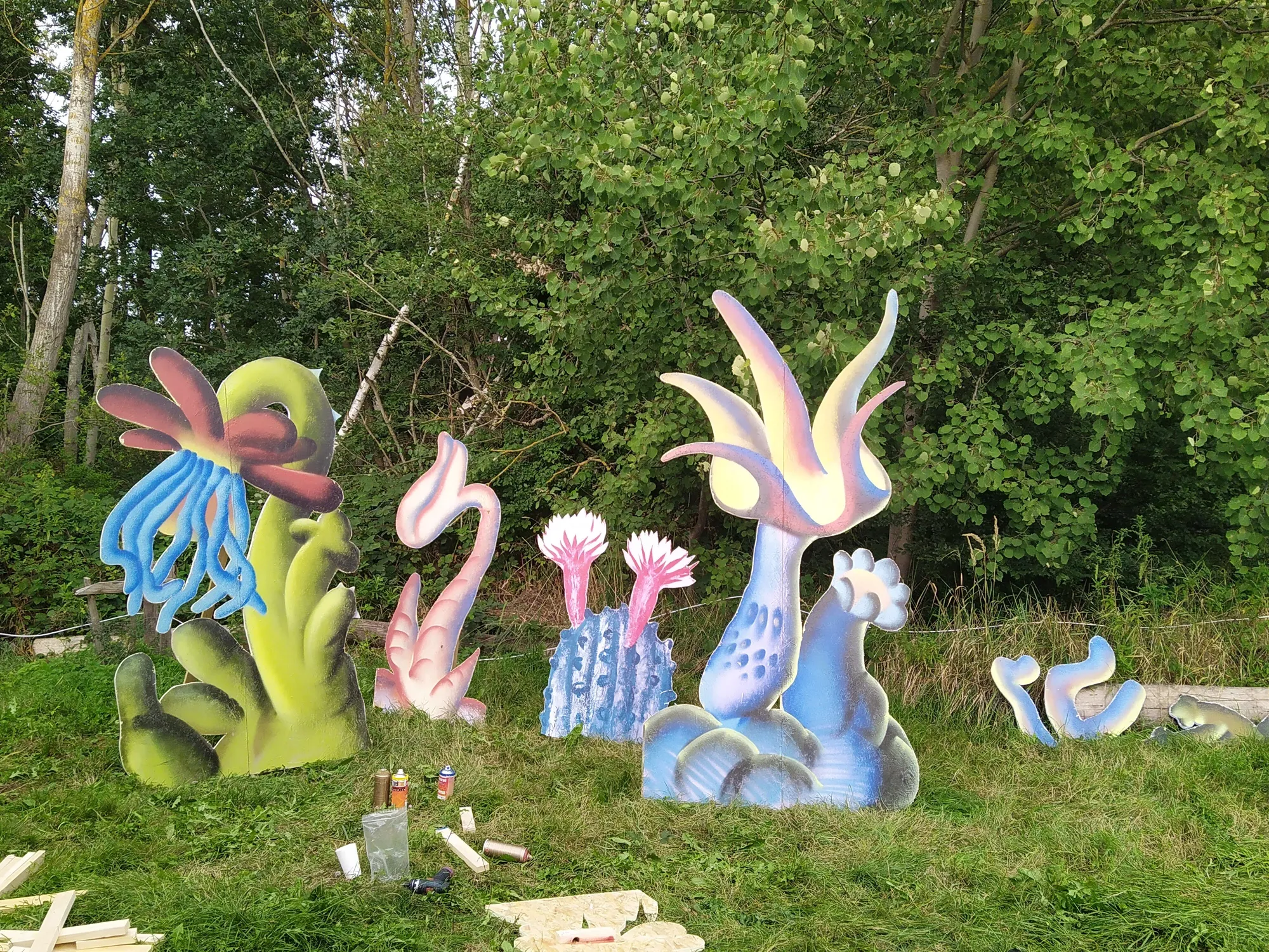 Martin Schuster outdoor sculptures, spray-painted flora forms, Tarmac Festival 2023.