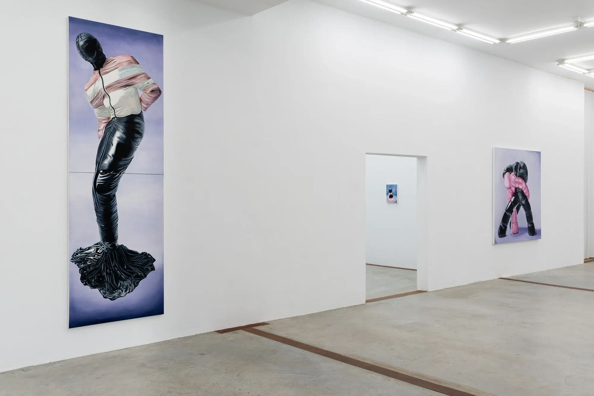 Charlie stein new work in view in Spain Mallorca, glossy hyperrealistic paintings topic human and condition