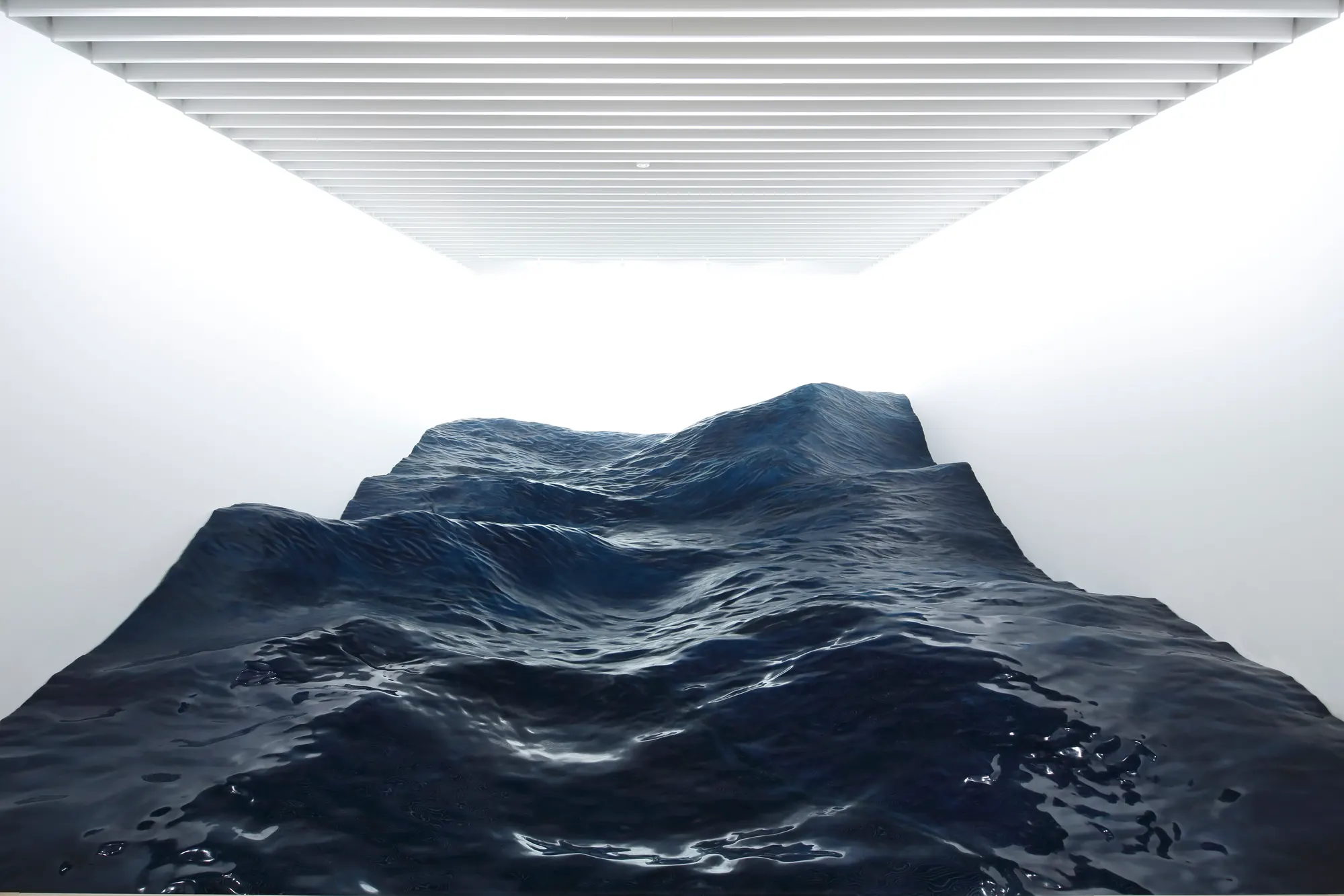 目 [mé] art collective, Japan,  Contact (2019) immersive ocean-like installation with undulating dark blue surface presented at Mori Art Museum Tokyo