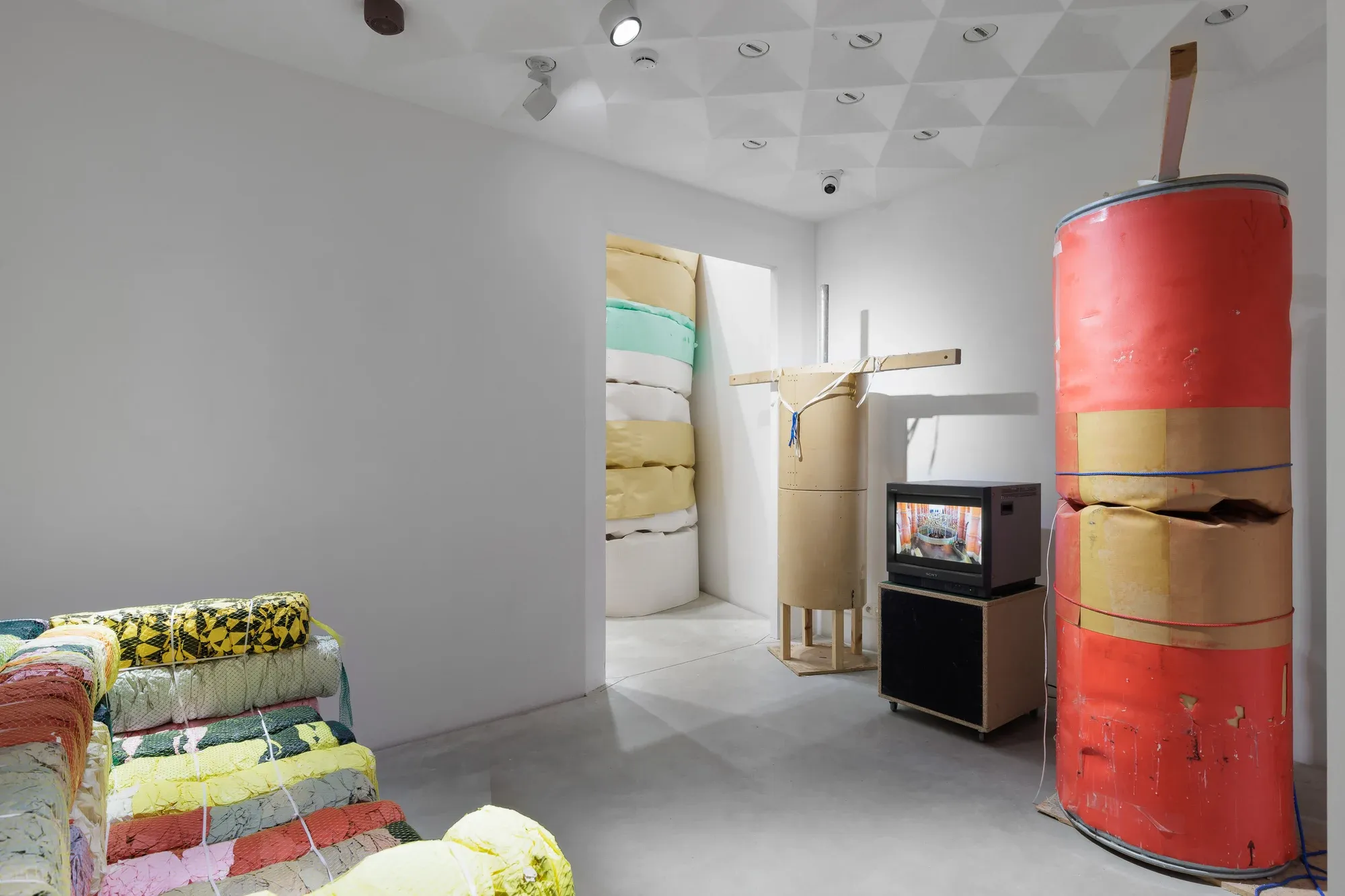 Installation of the exhibition Michael Beutler at Z33
